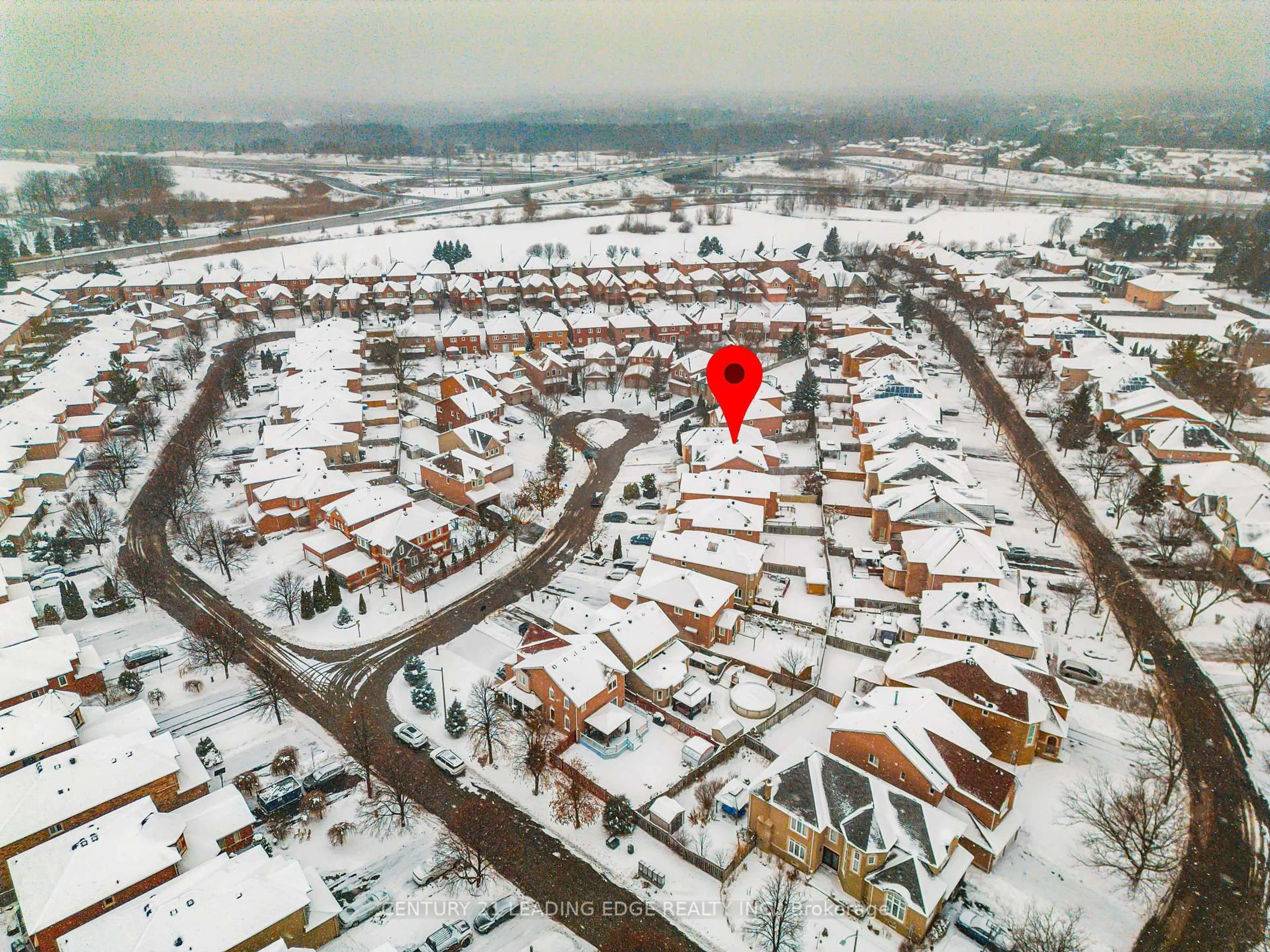 A pic from outside/outdoor area/front of a property/back of a property/a pic from drone, street for 81 Rushmore Crt, Markham Ontario L3S 3T3