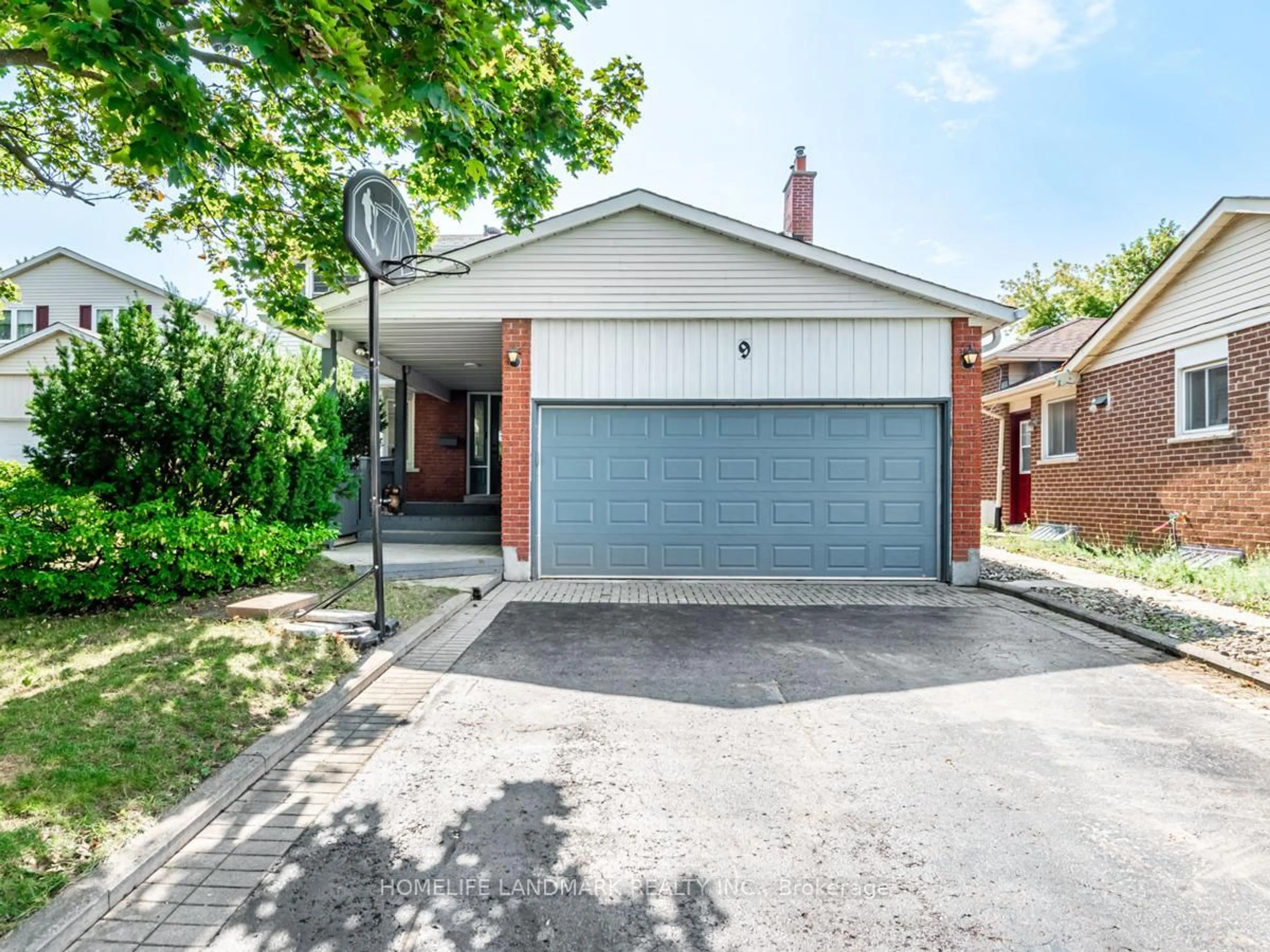 Home with brick exterior material, street for 9 Eastman Cres, Newmarket Ontario L3Y 5T9