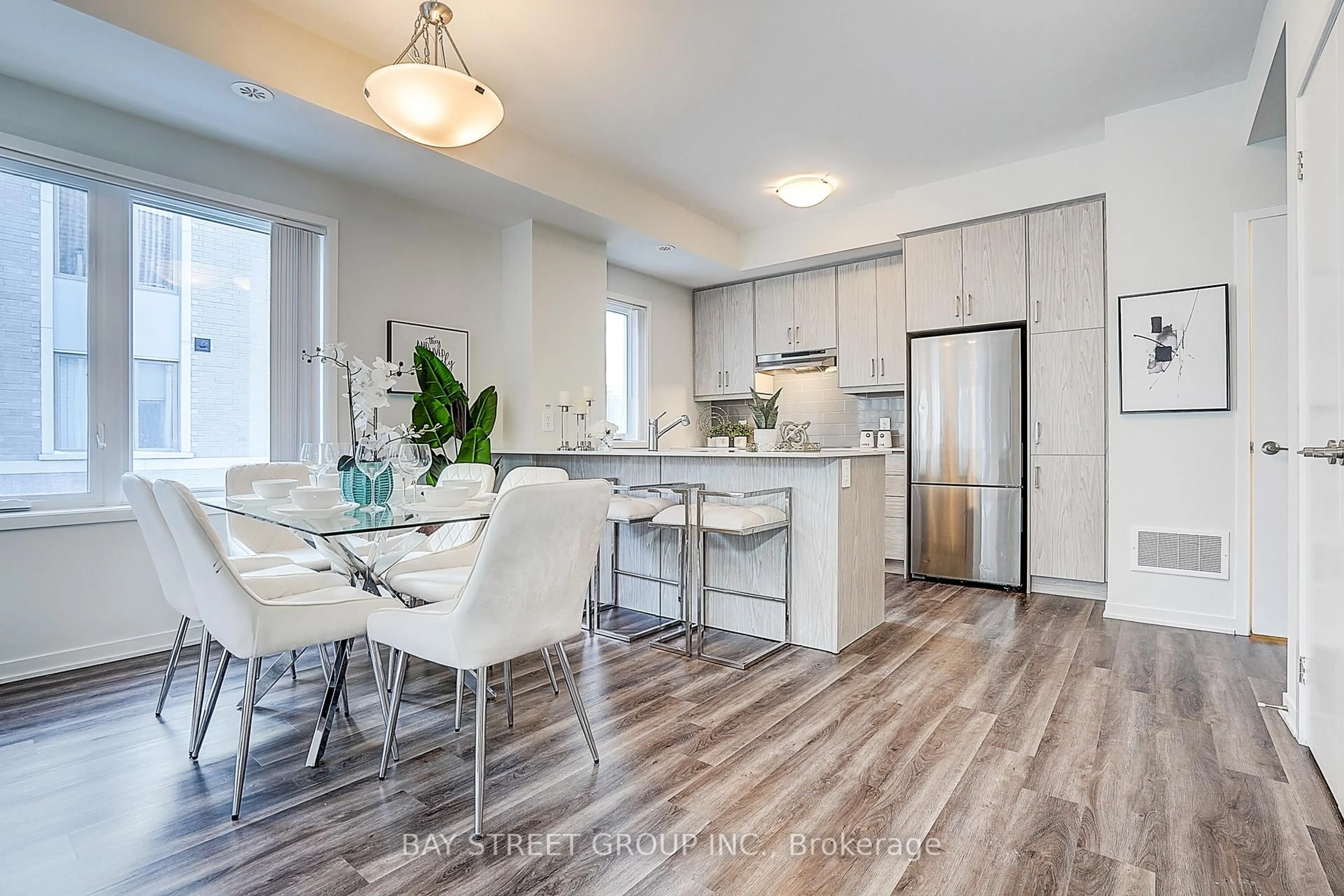 Open concept kitchen, unknown for 31 Honeycrisp Cres #TH 62, Vaughan Ontario L4K 0N6