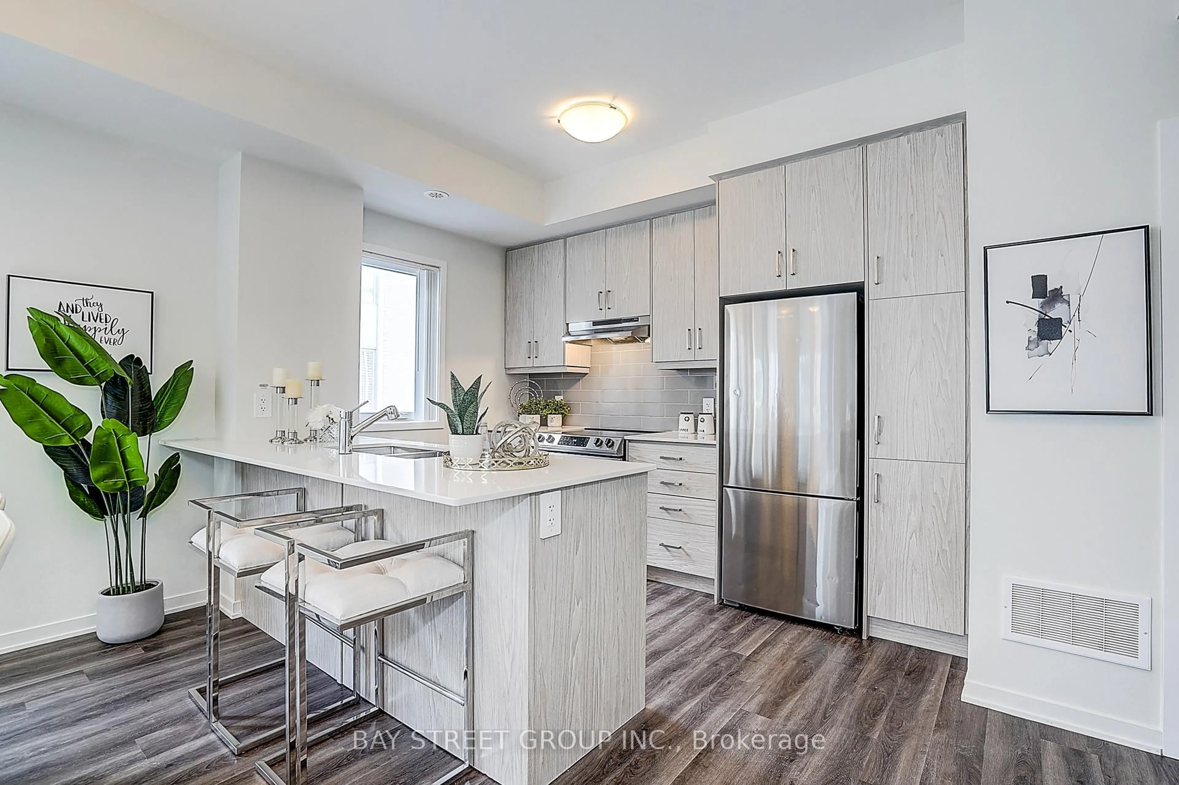 Open concept kitchen, unknown for 31 Honeycrisp Cres #TH 62, Vaughan Ontario L4K 0N6