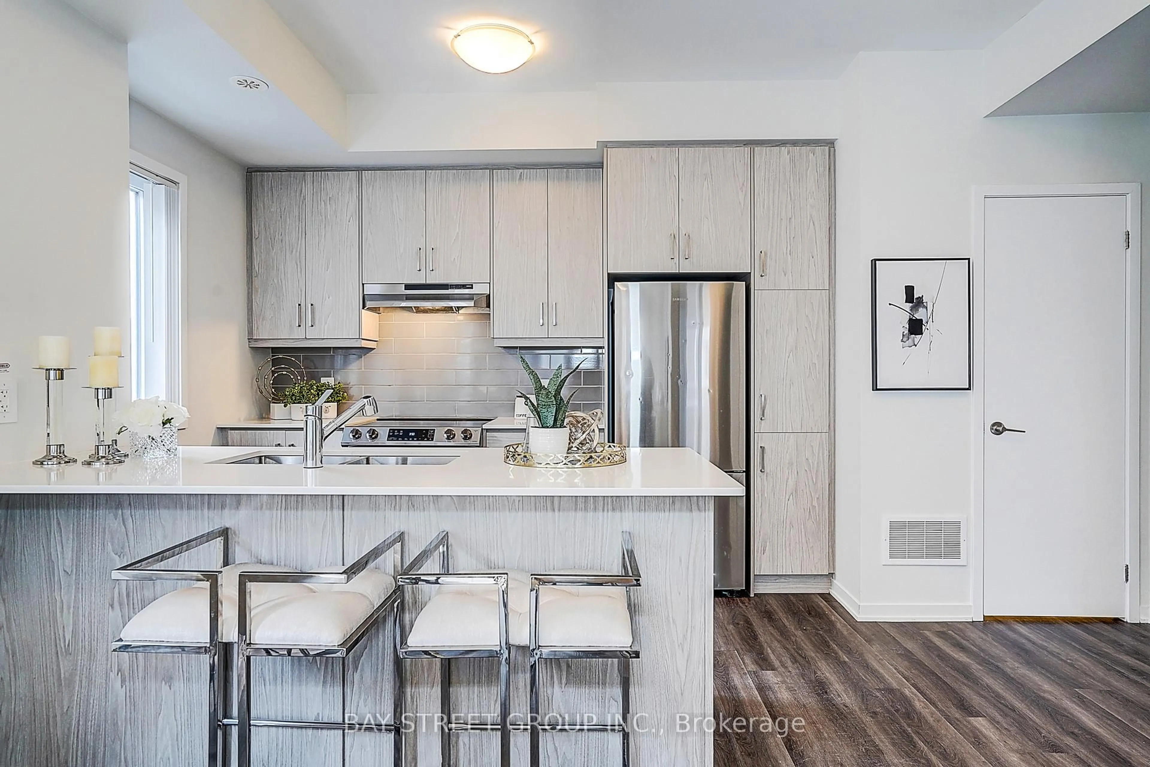 Open concept kitchen, unknown for 31 Honeycrisp Cres #TH 62, Vaughan Ontario L4K 0N6