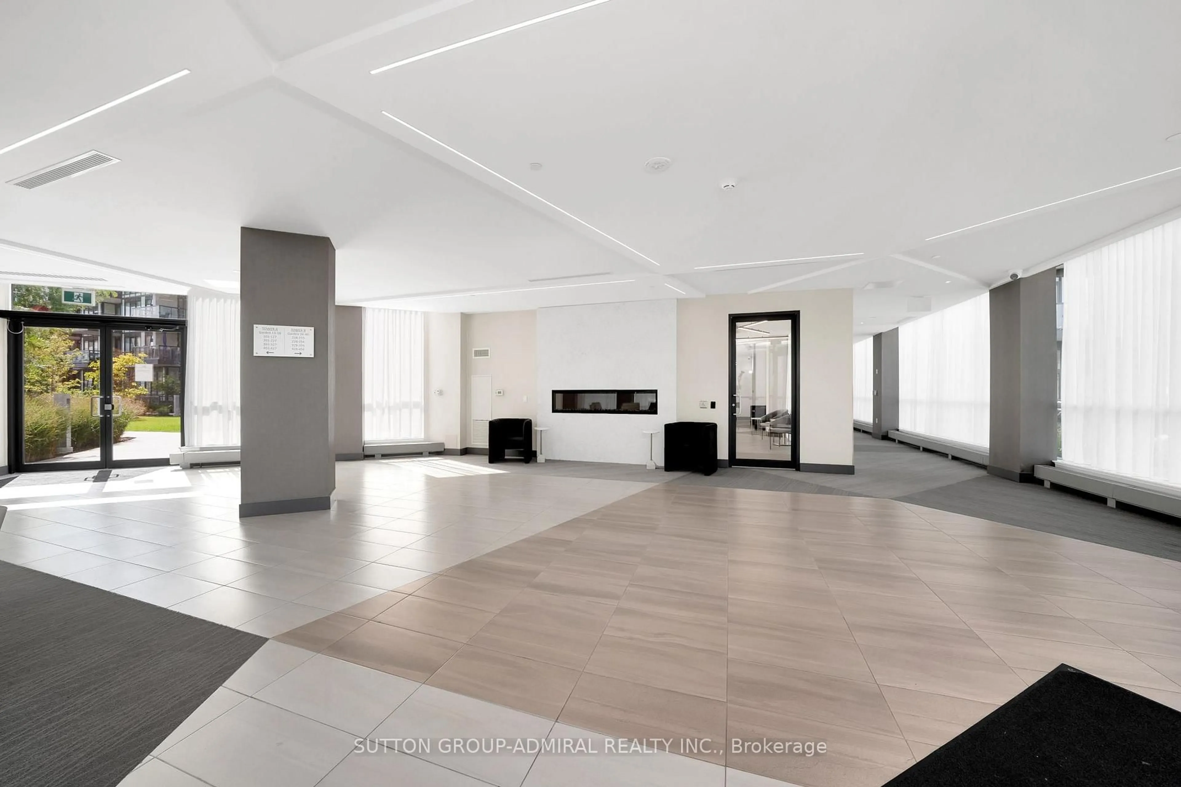 Indoor foyer for 415 Sea Ray Ave #431, Innisfil Ontario L9S 0R5