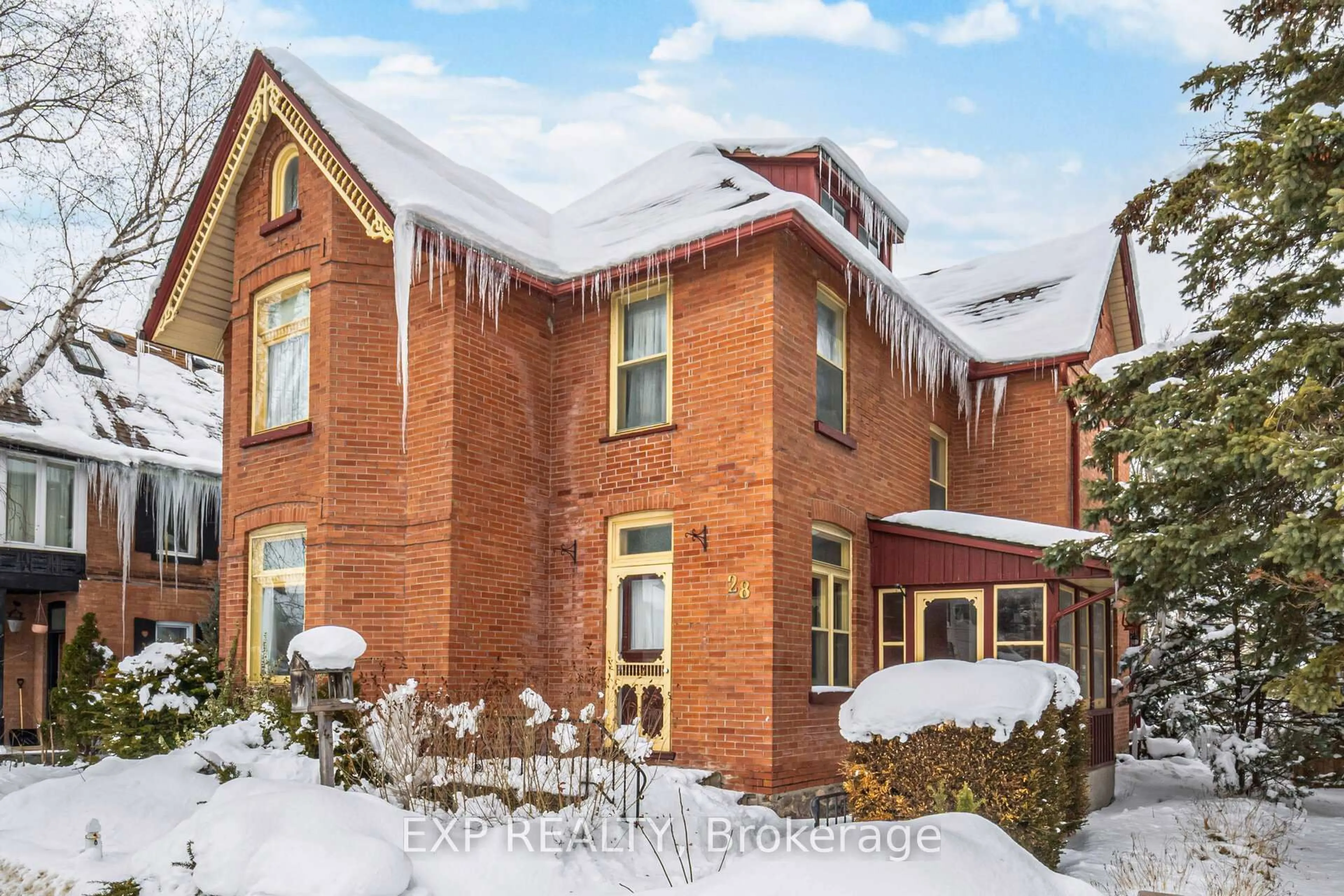 Home with brick exterior material, unknown for 28 Queen St, Innisfil Ontario L0L 1L0