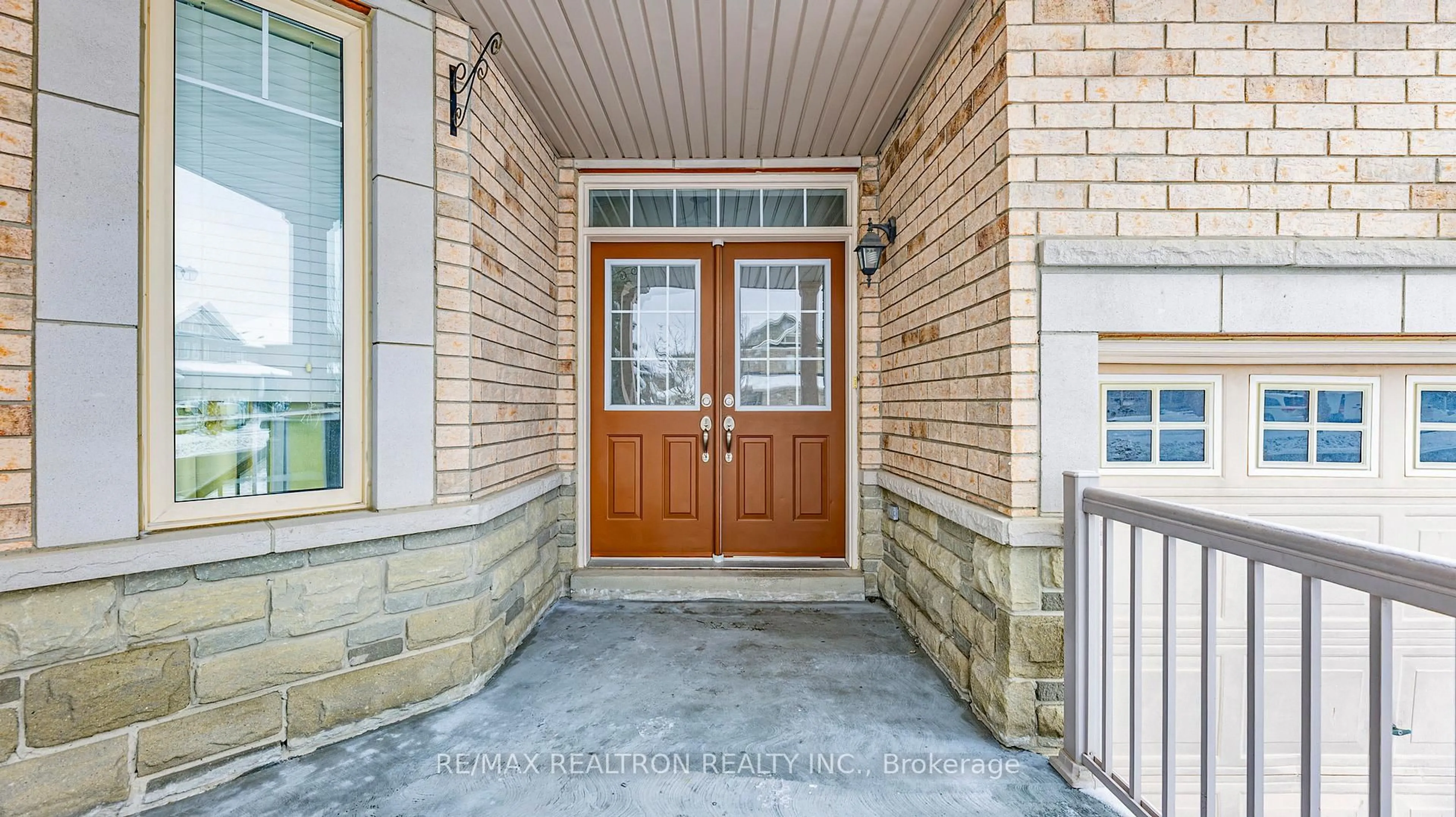 Indoor entryway for 222 Silver Maple Rd, Richmond Hill Ontario L4E 4Z3