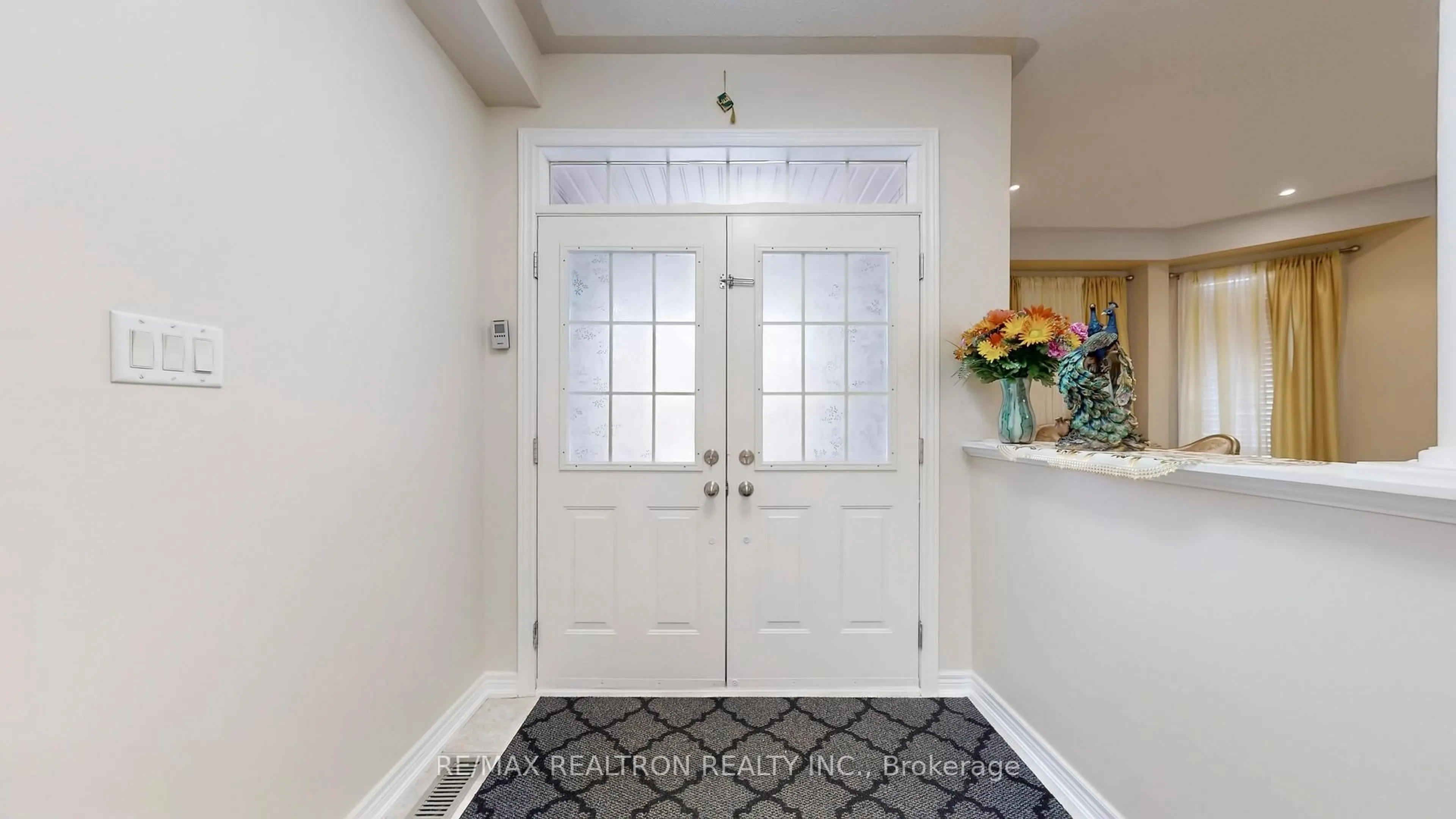 Indoor entryway for 222 Silver Maple Rd, Richmond Hill Ontario L4E 4Z3