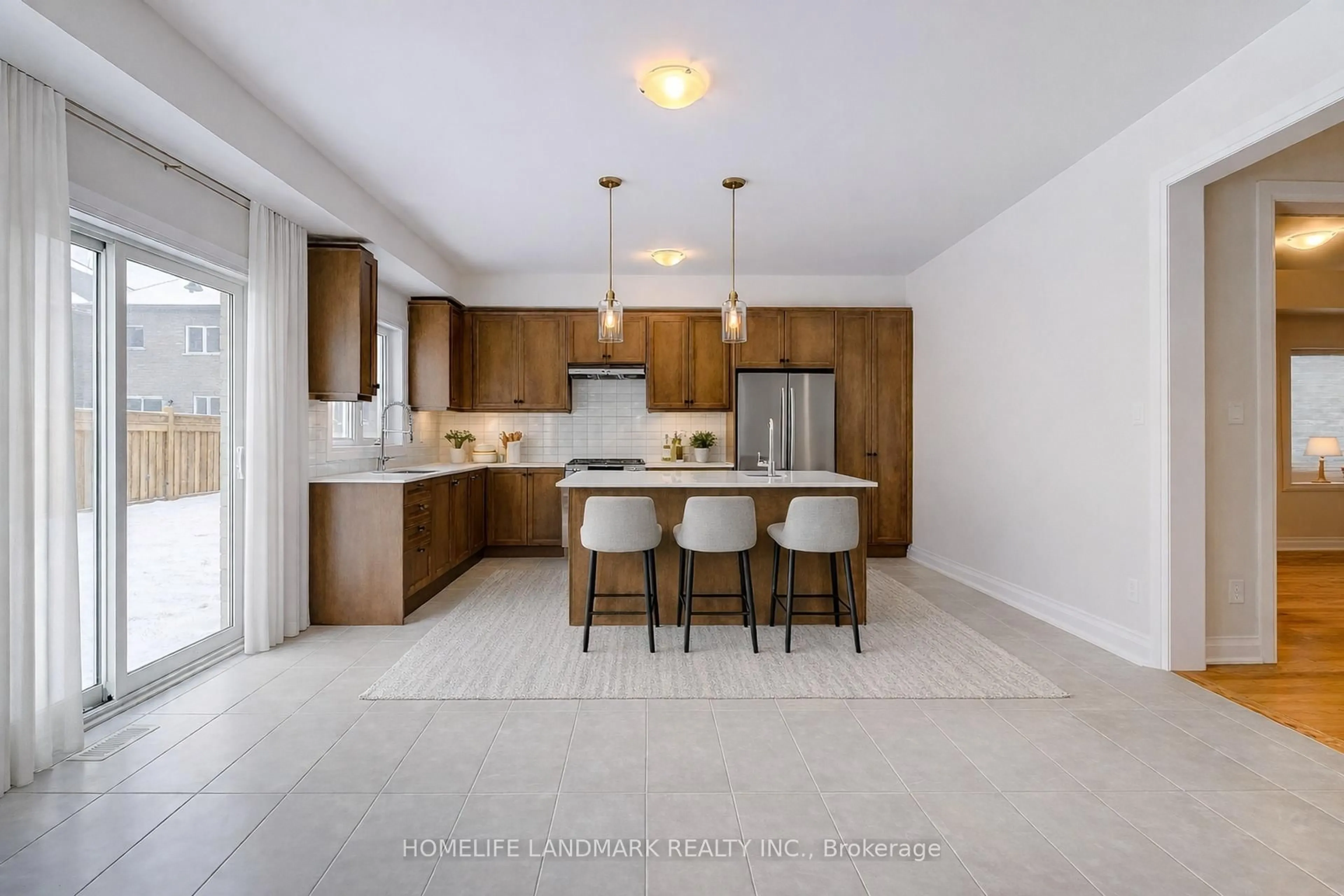 Open concept kitchen, ceramic/tile floor for 23 Aida Pl, Richmond Hill Ontario L4E 1N3