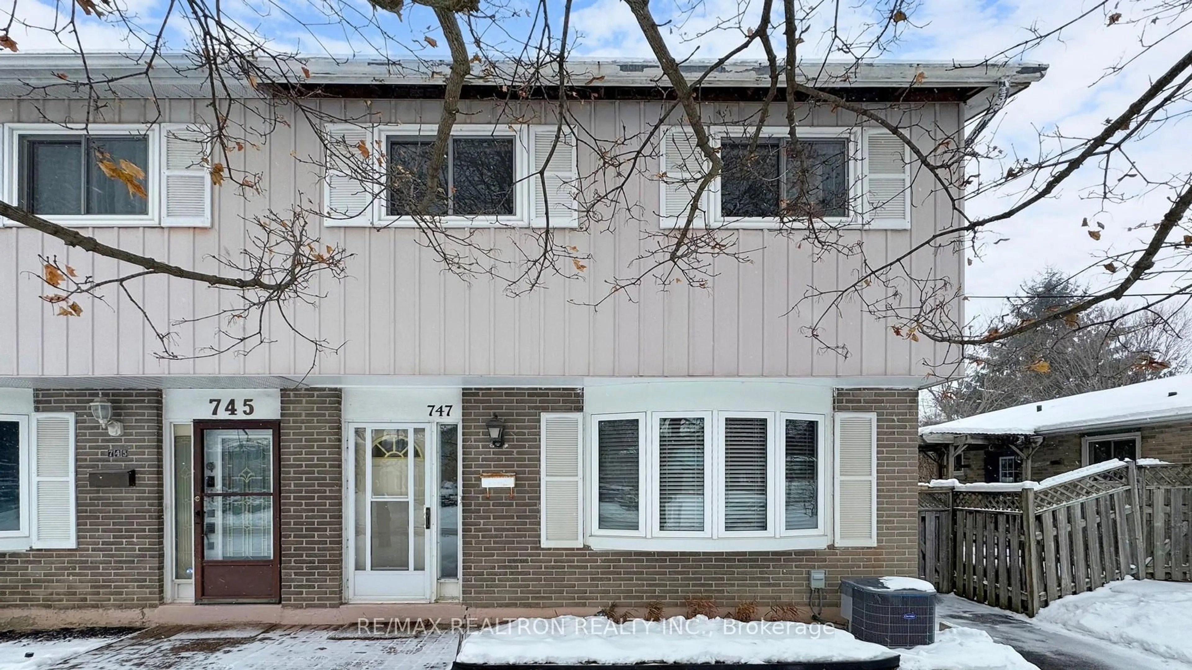 Unknown for 747 Elgin St, Newmarket Ontario L3Y 3B9