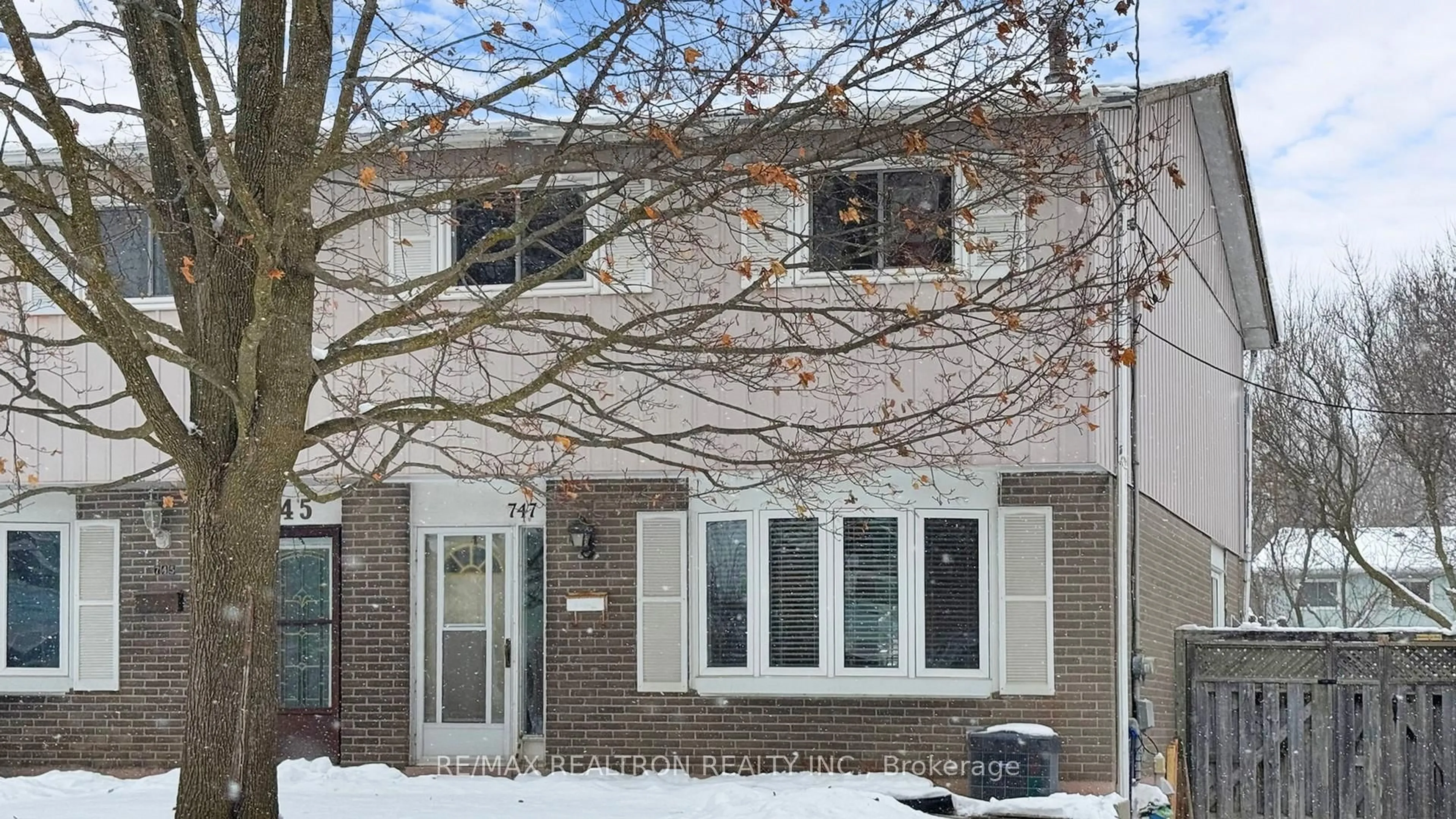 Home with brick exterior material, street for 747 Elgin St, Newmarket Ontario L3Y 3B9