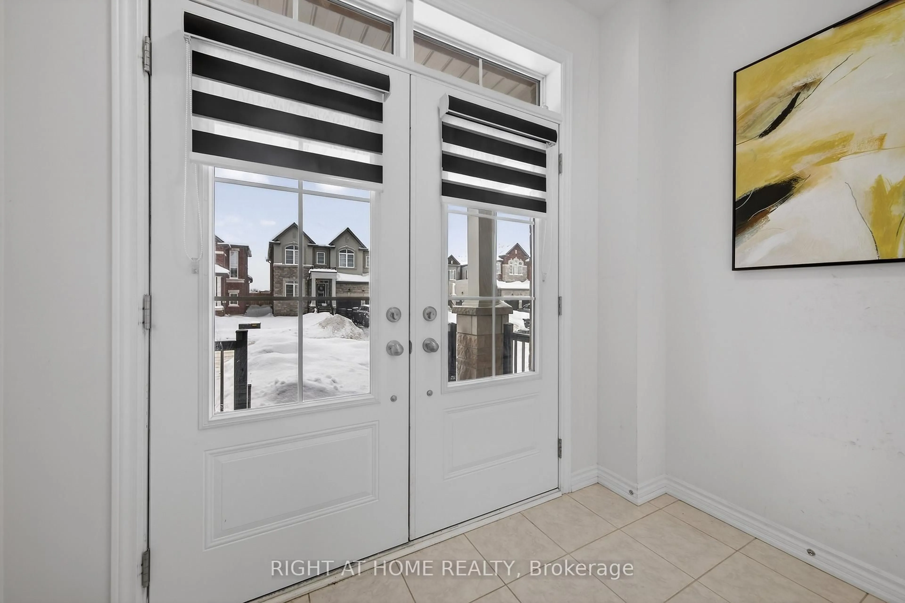 Indoor entryway for 1218 Corby Way, Innisfil Ontario L9S 0R1