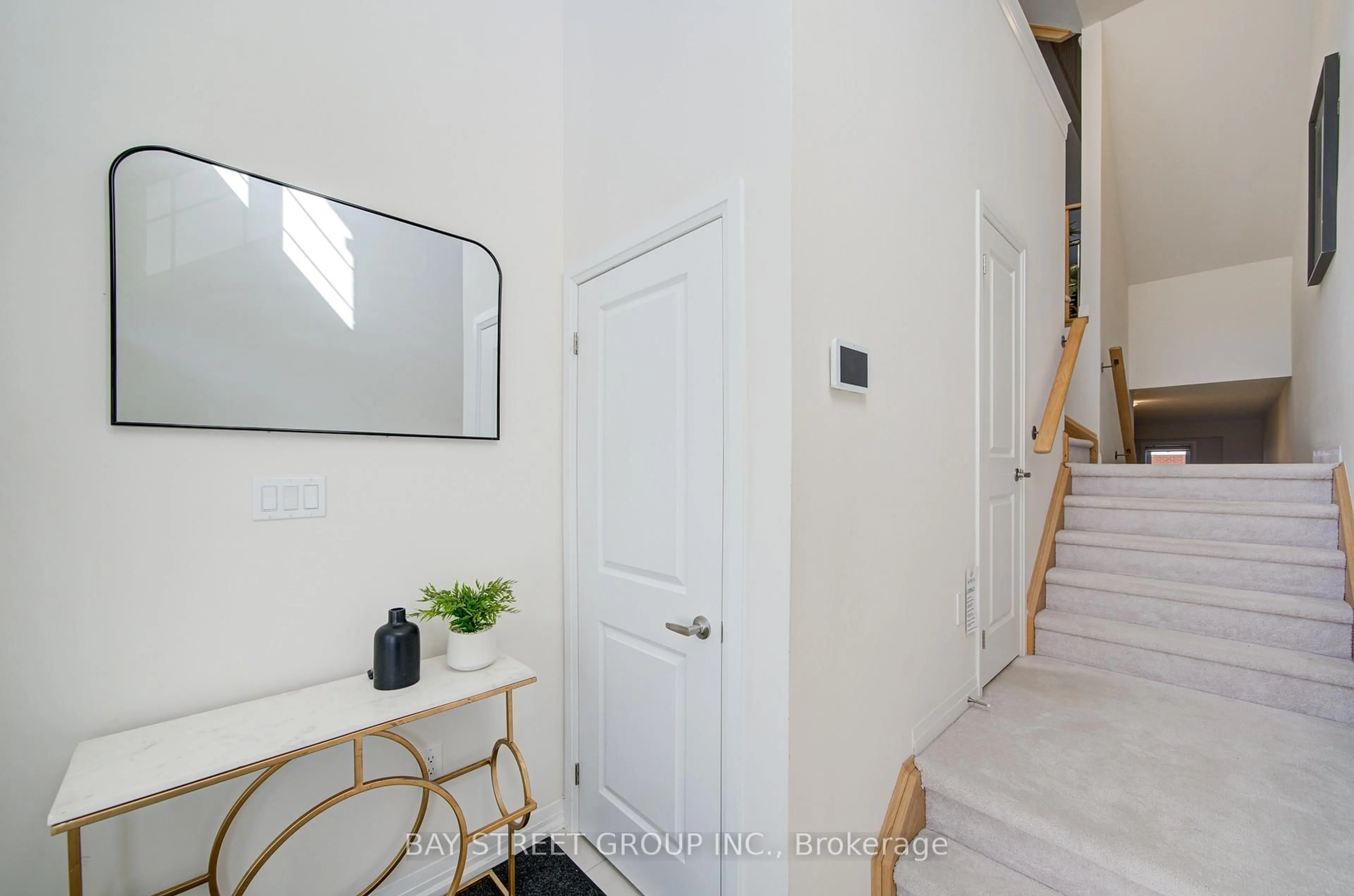 Indoor entryway for 28 Sissons Way, Markham Ontario L6B 1R2