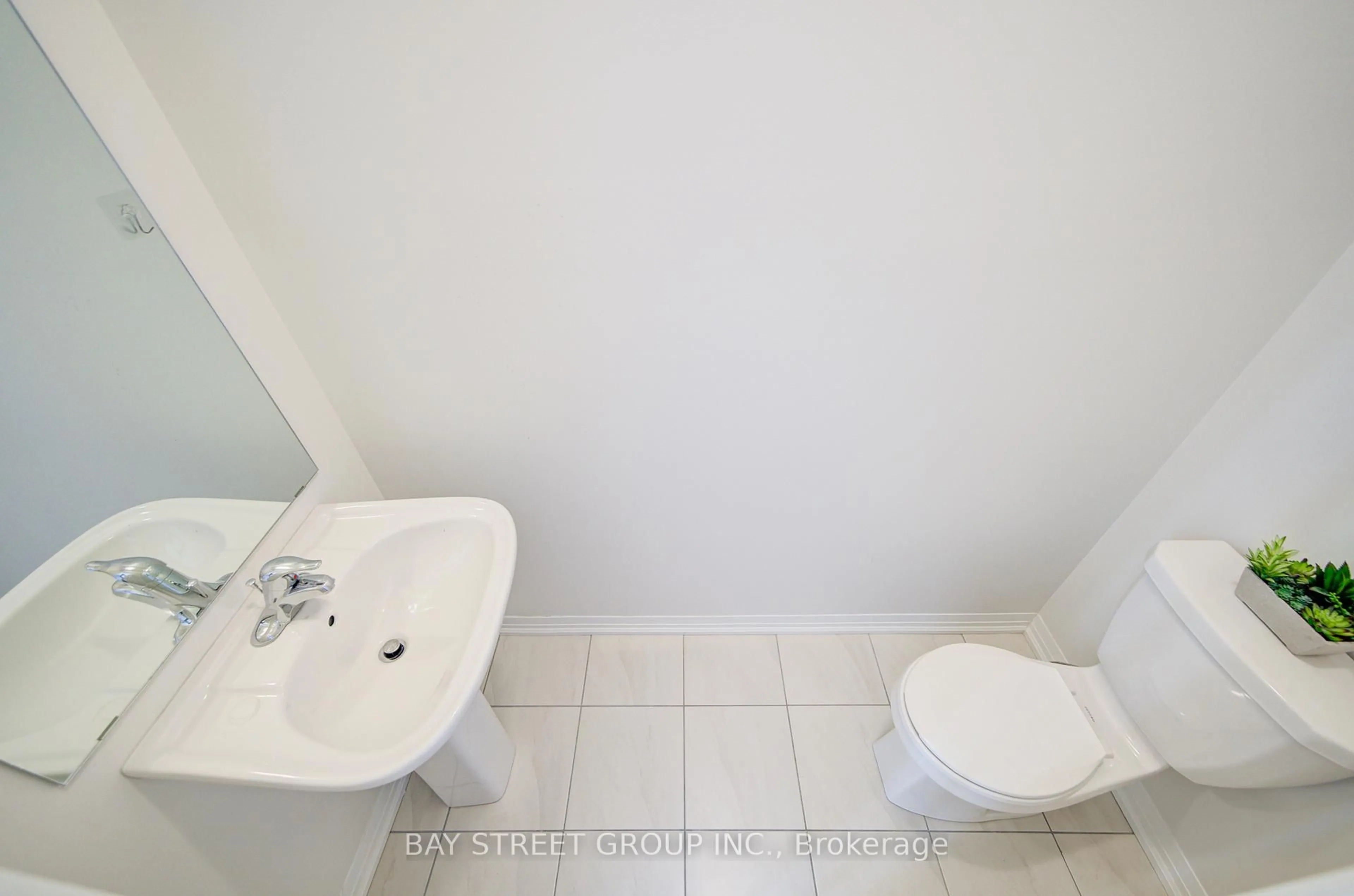Standard bathroom, unknown for 28 Sissons Way, Markham Ontario L6B 1R2