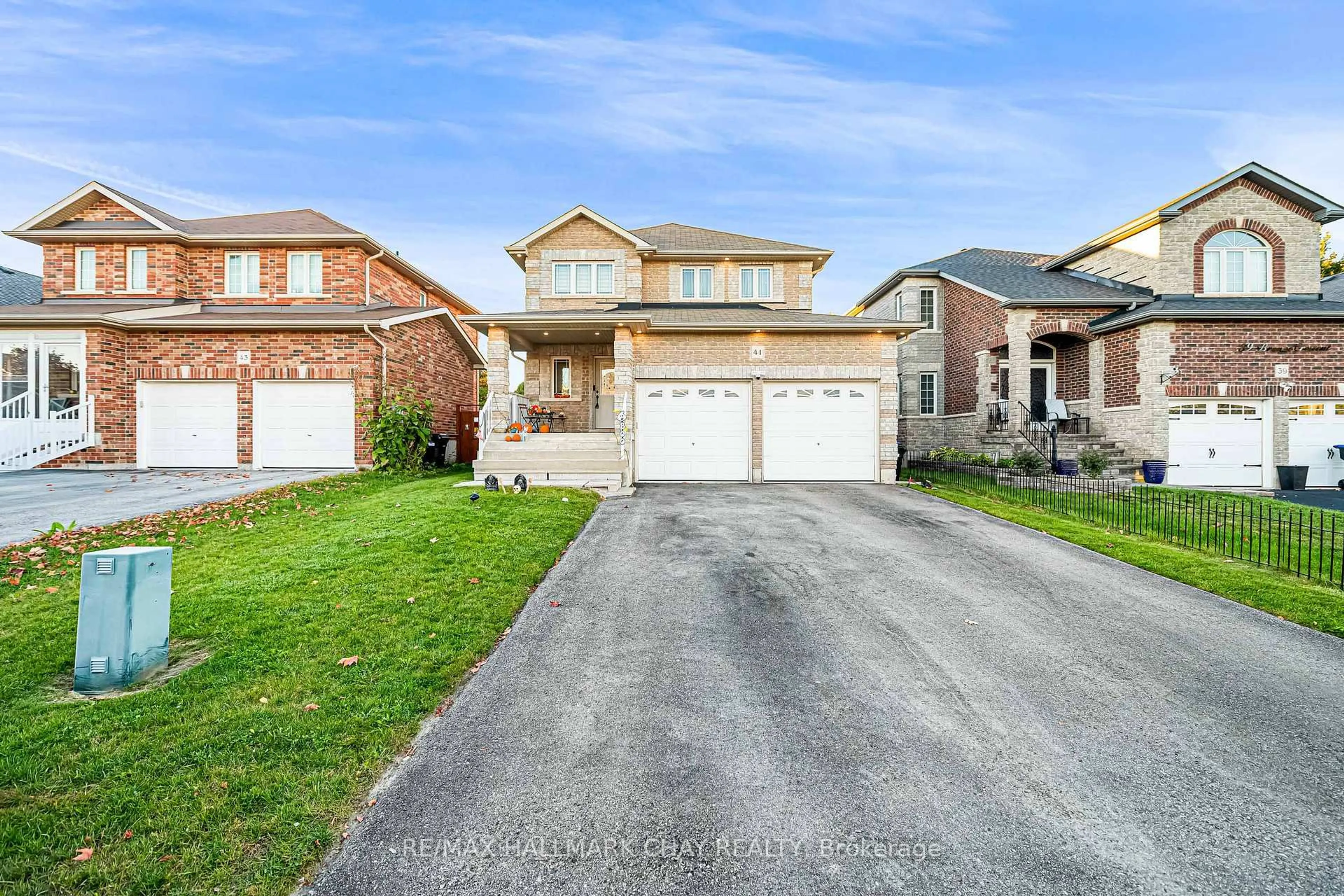 Home with brick exterior material, street for 41 Bronze Cres, Bradford West Gwillimbury Ontario L3Z 0B1