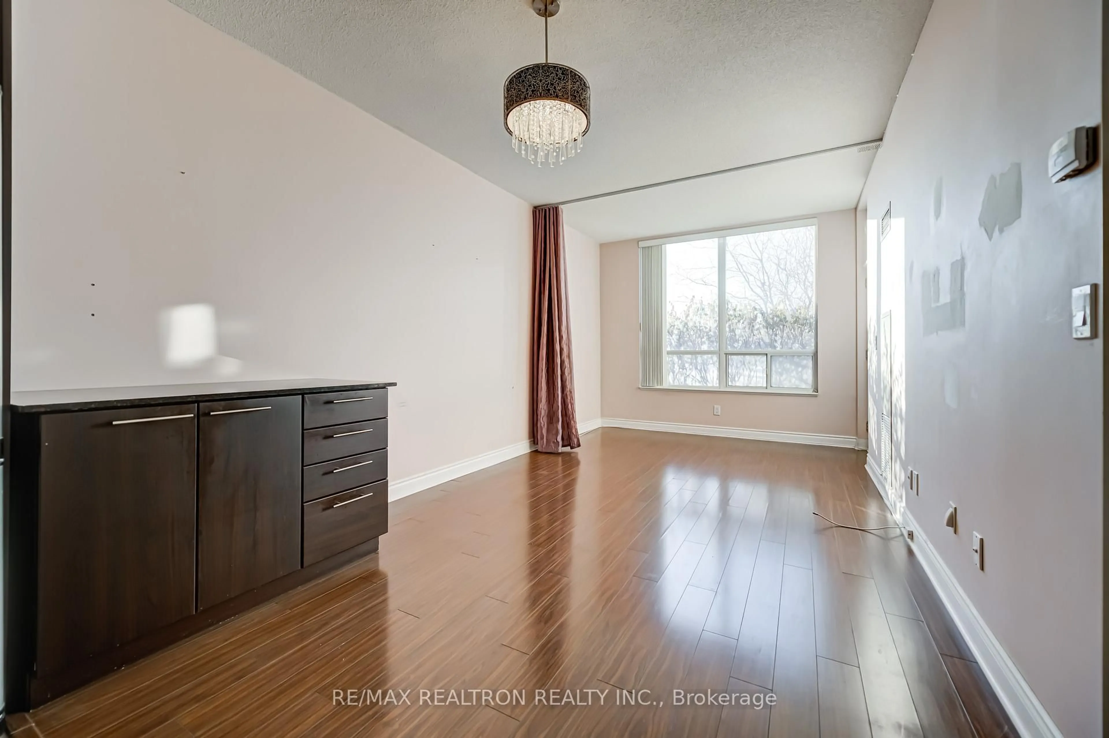 A pic of a room for 37 Galleria Pkwy #109, Markham Ontario L3T 0A5
