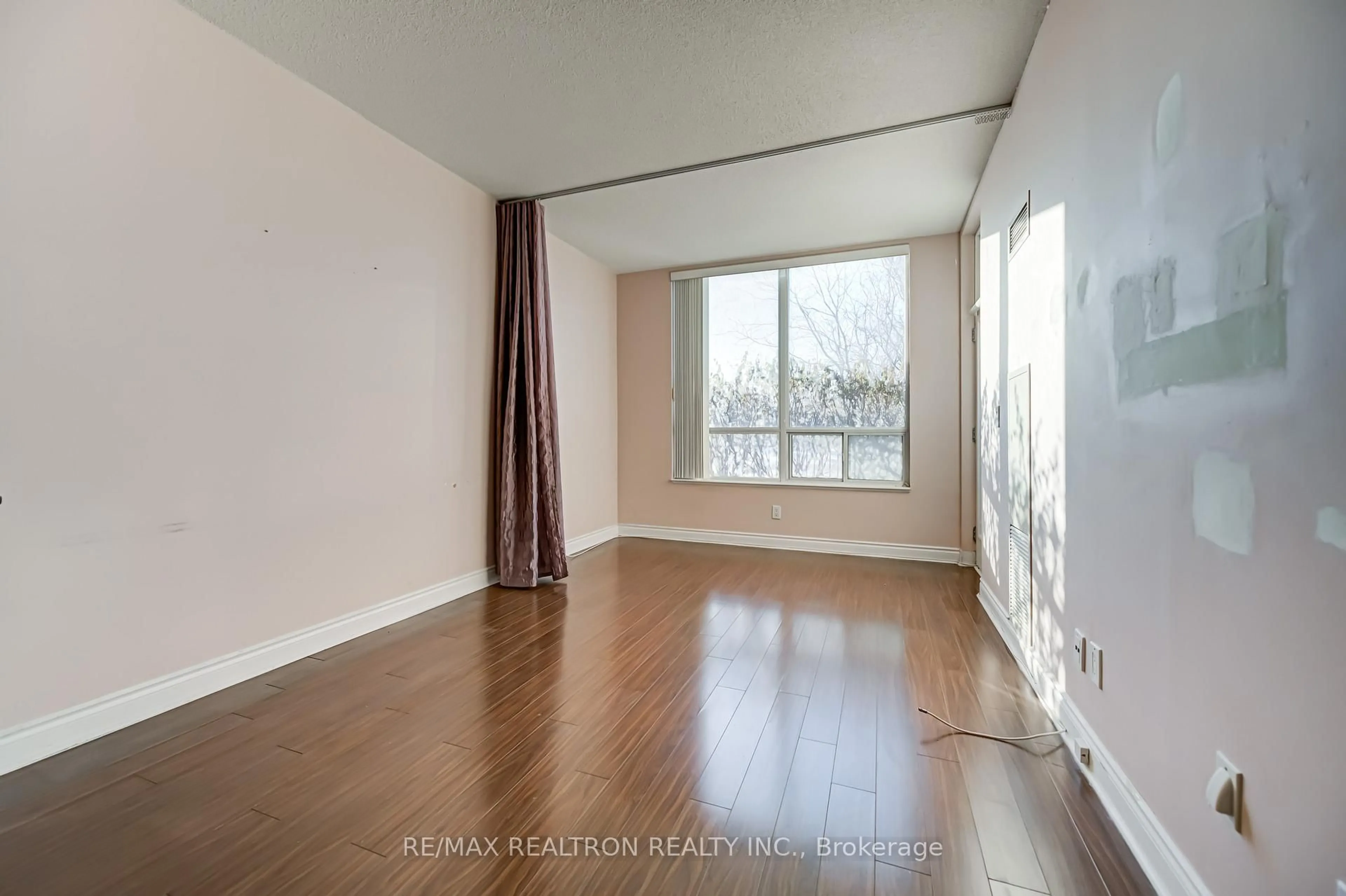 A pic of a room for 37 Galleria Pkwy #109, Markham Ontario L3T 0A5