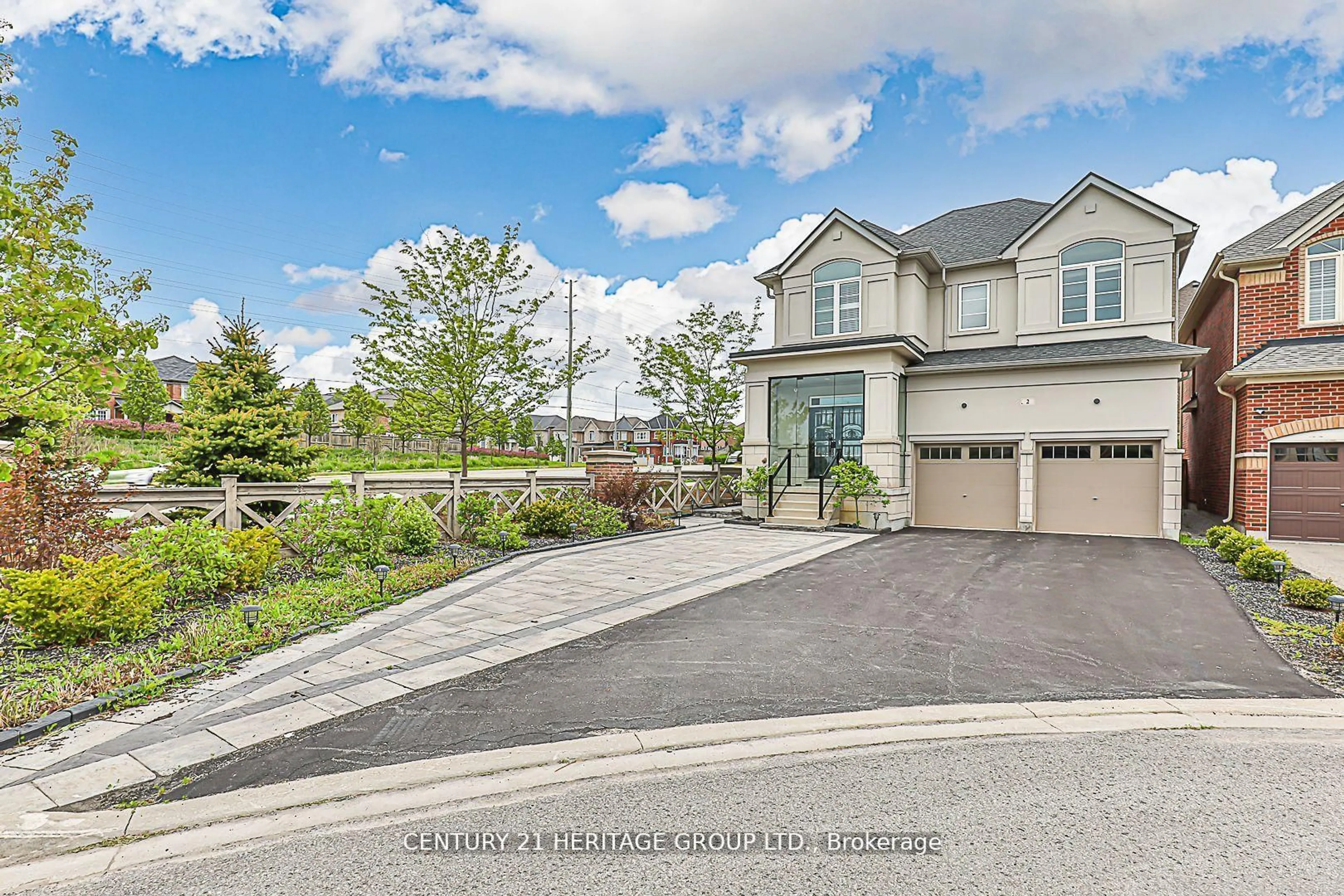 A pic from outside/outdoor area/front of a property/back of a property/a pic from drone, street for 2 Roy Harper Ave, Aurora Ontario L4G 0V4