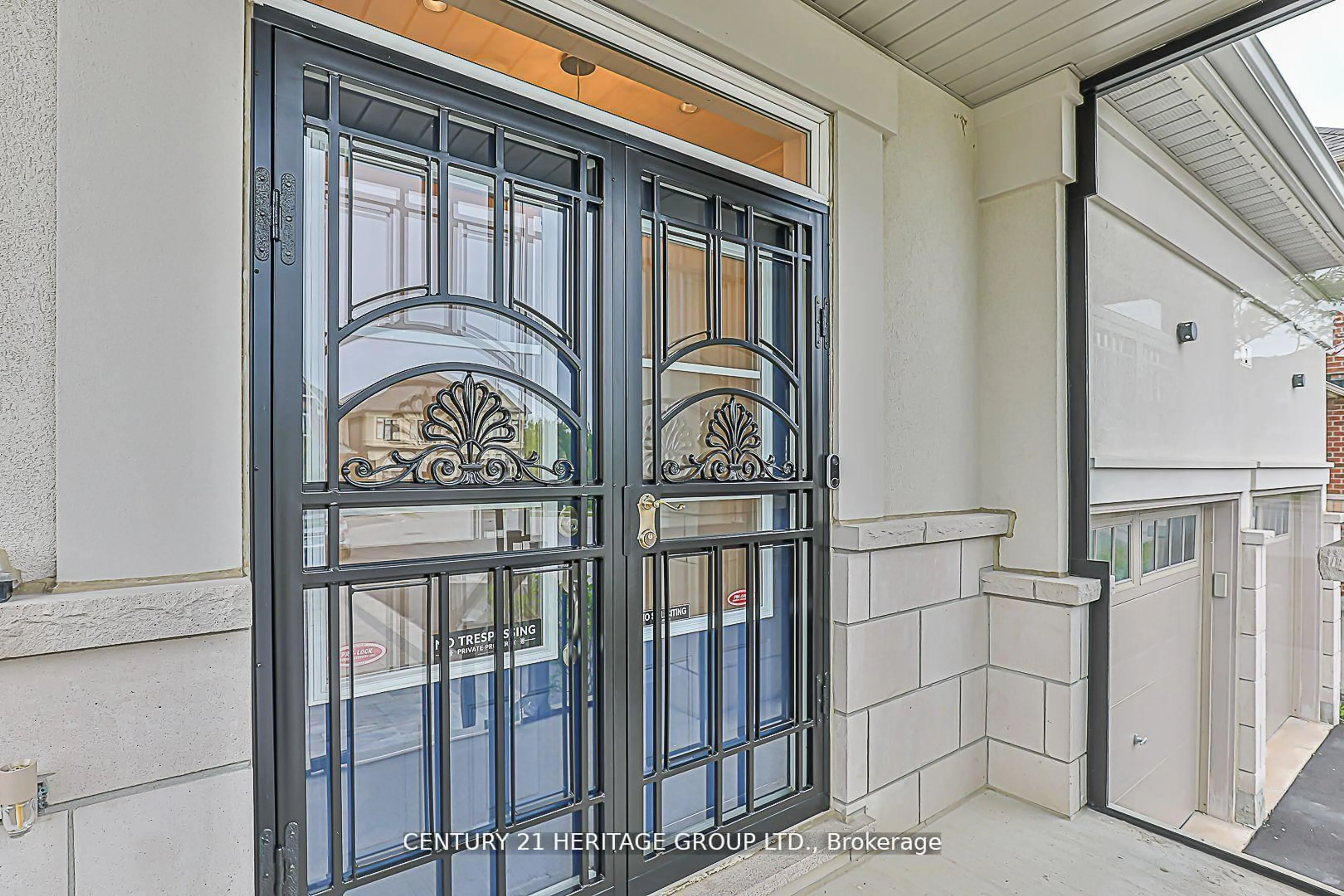 Indoor entryway for 2 Roy Harper Ave, Aurora Ontario L4G 0V4