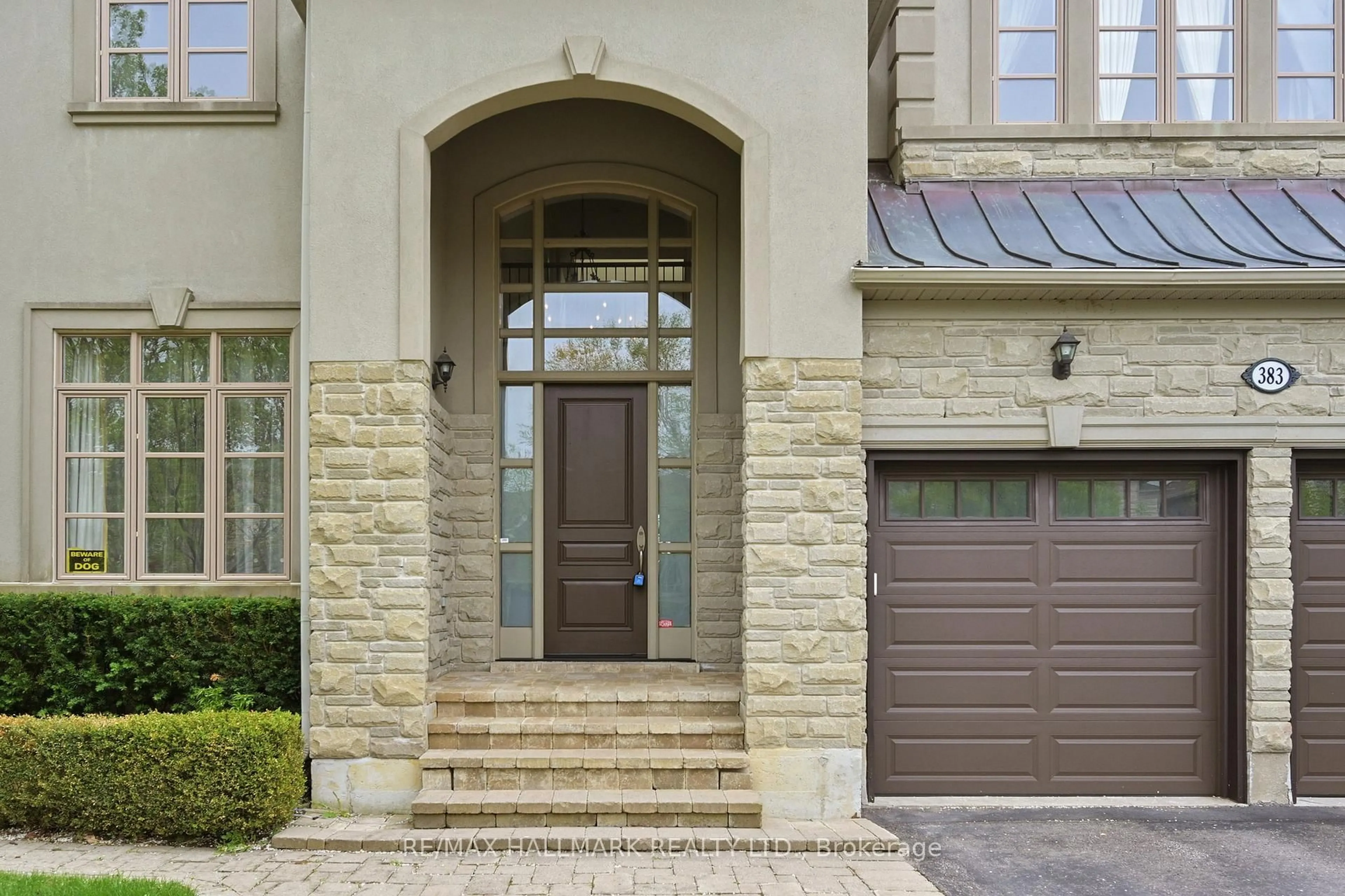 Indoor entryway for 383 Paradelle Dr, Richmond Hill Ontario L4E 4R8