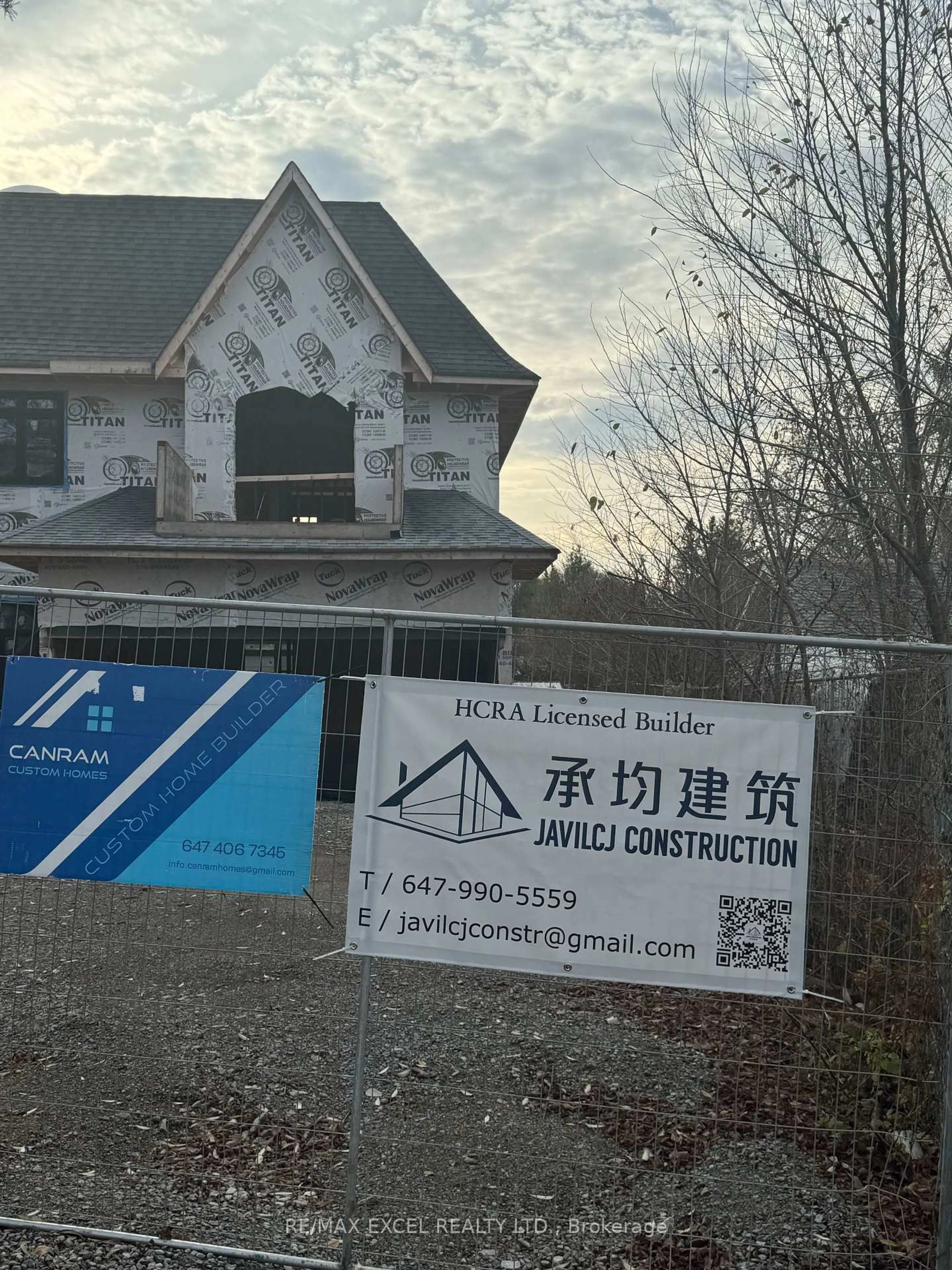 Home with vinyl exterior material, building for 293 Annsheila Dr, Georgina Ontario L4P 3A2