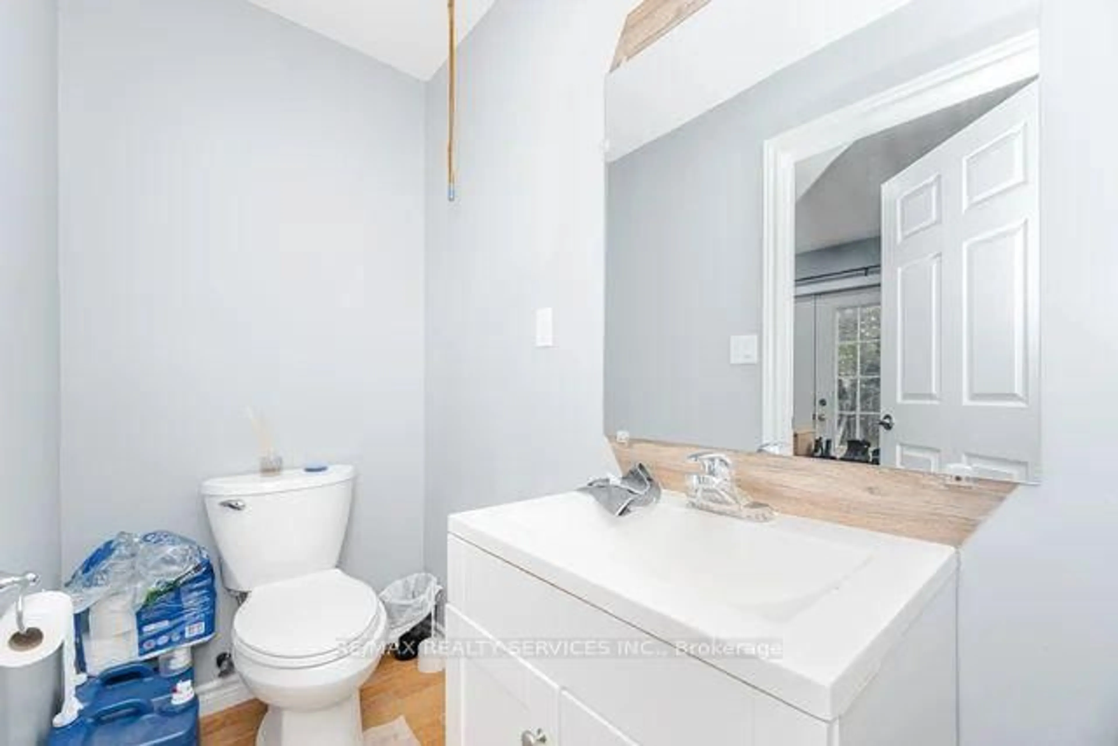 Standard bathroom, unknown for 102 Queen St, New Tecumseth Ontario L0G 1W0