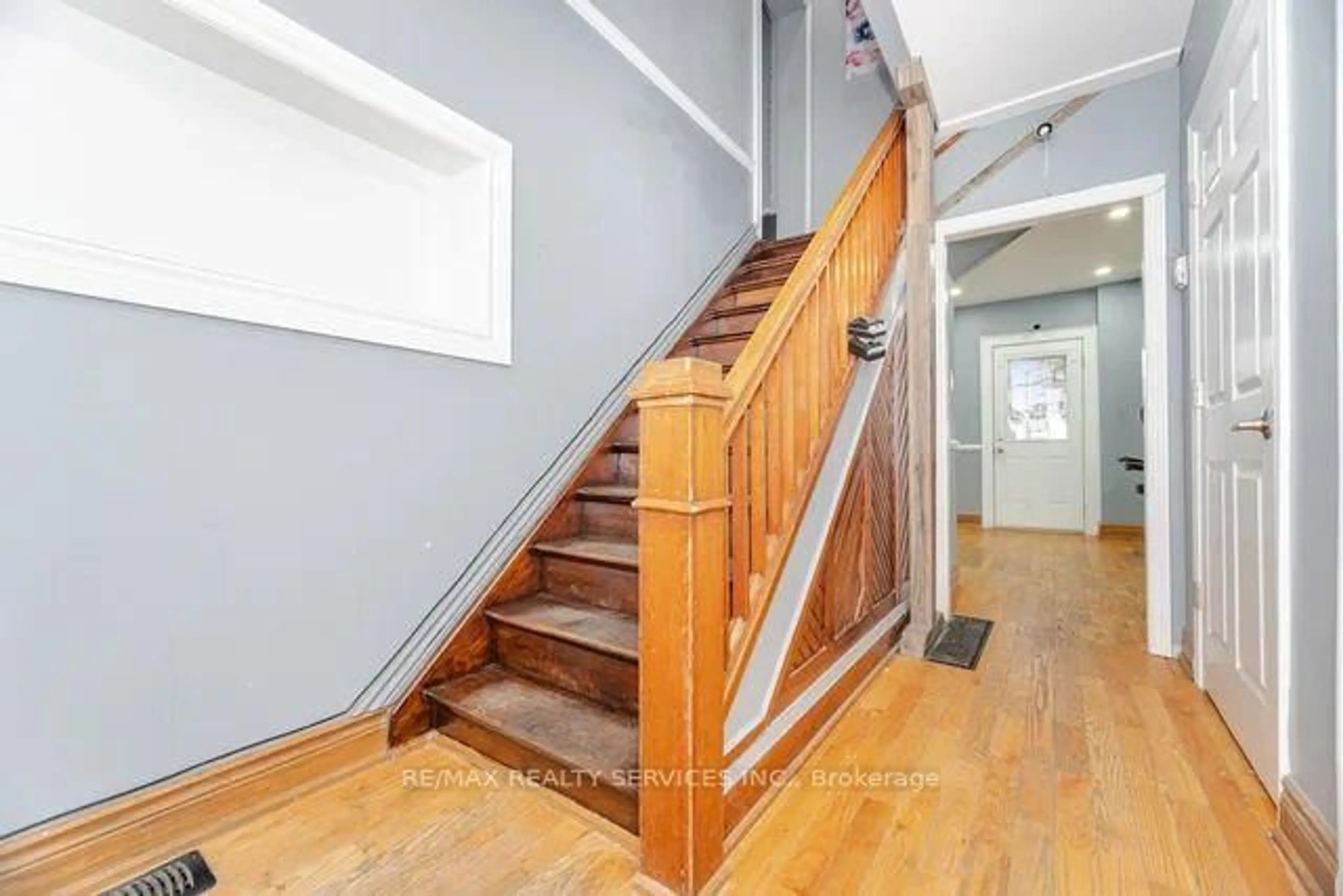 Unknown for 102 Queen St, New Tecumseth Ontario L0G 1W0