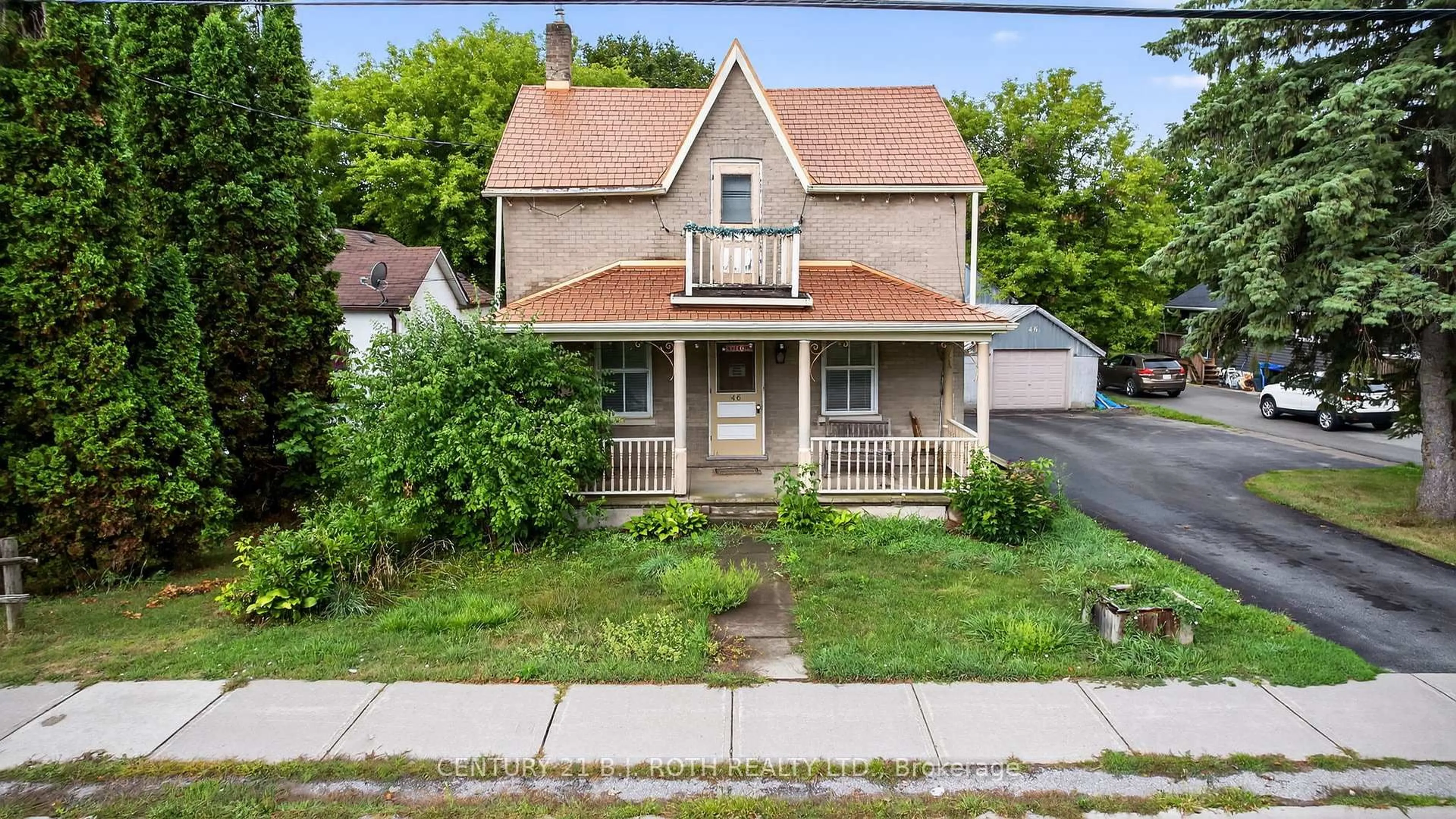 A pic from outside/outdoor area/front of a property/back of a property/a pic from drone, street for 46 King St, Innisfil Ontario L0L 1L0