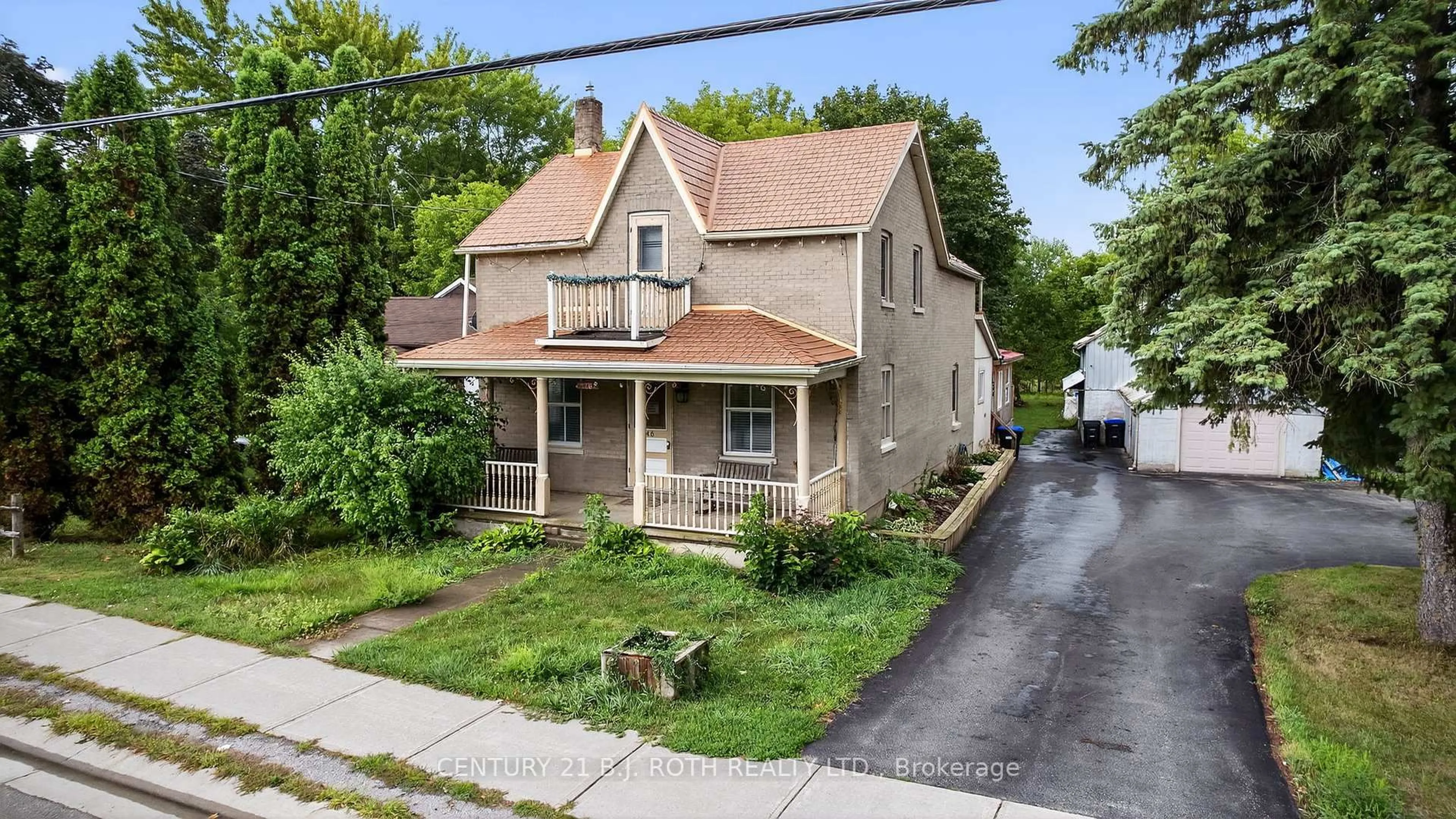 A pic from outside/outdoor area/front of a property/back of a property/a pic from drone, street for 46 King St, Innisfil Ontario L0L 1L0