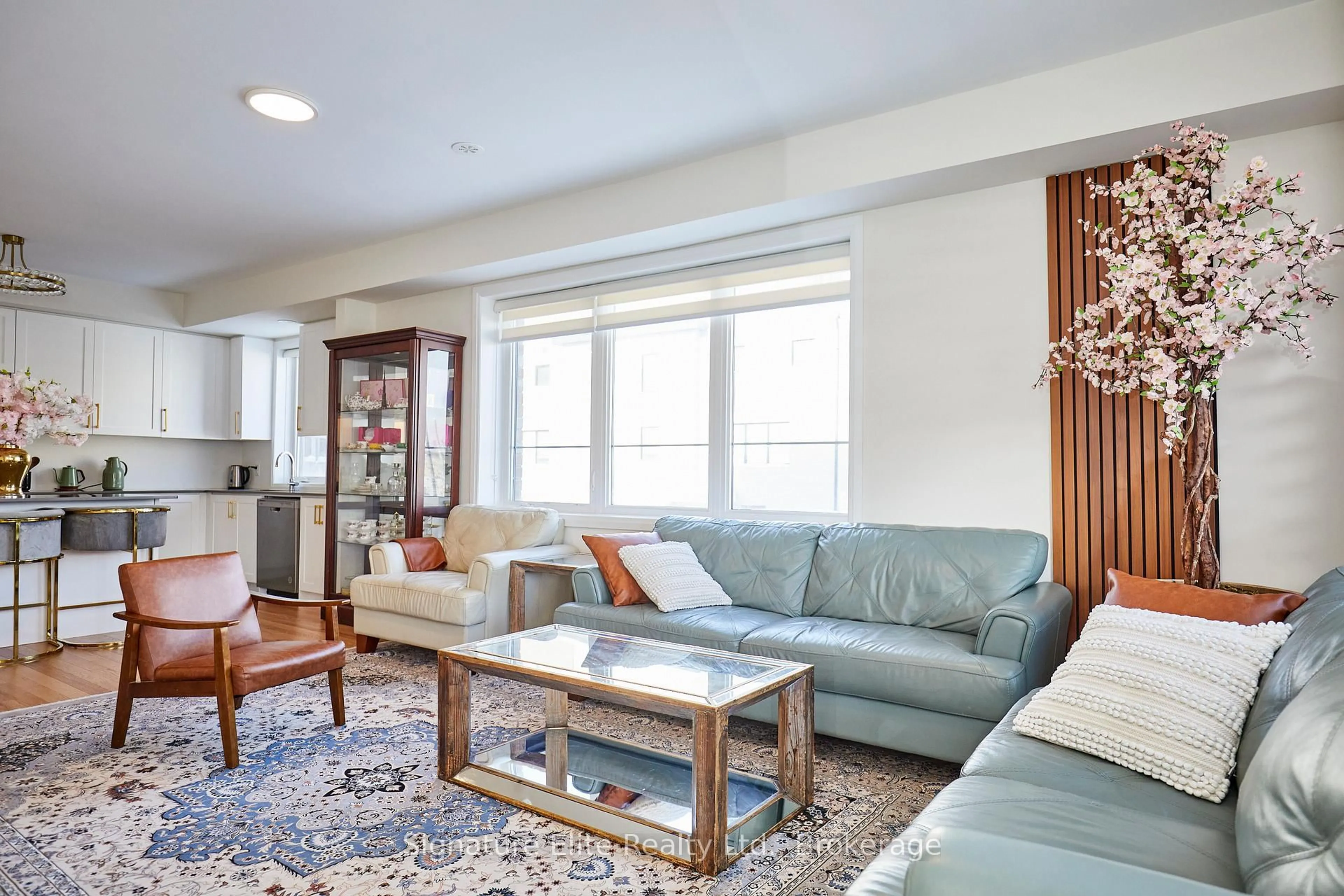 Living room with furniture, unknown for 70 Baynes Way #8, Bradford West Gwillimbury Ontario L3Z 4M3