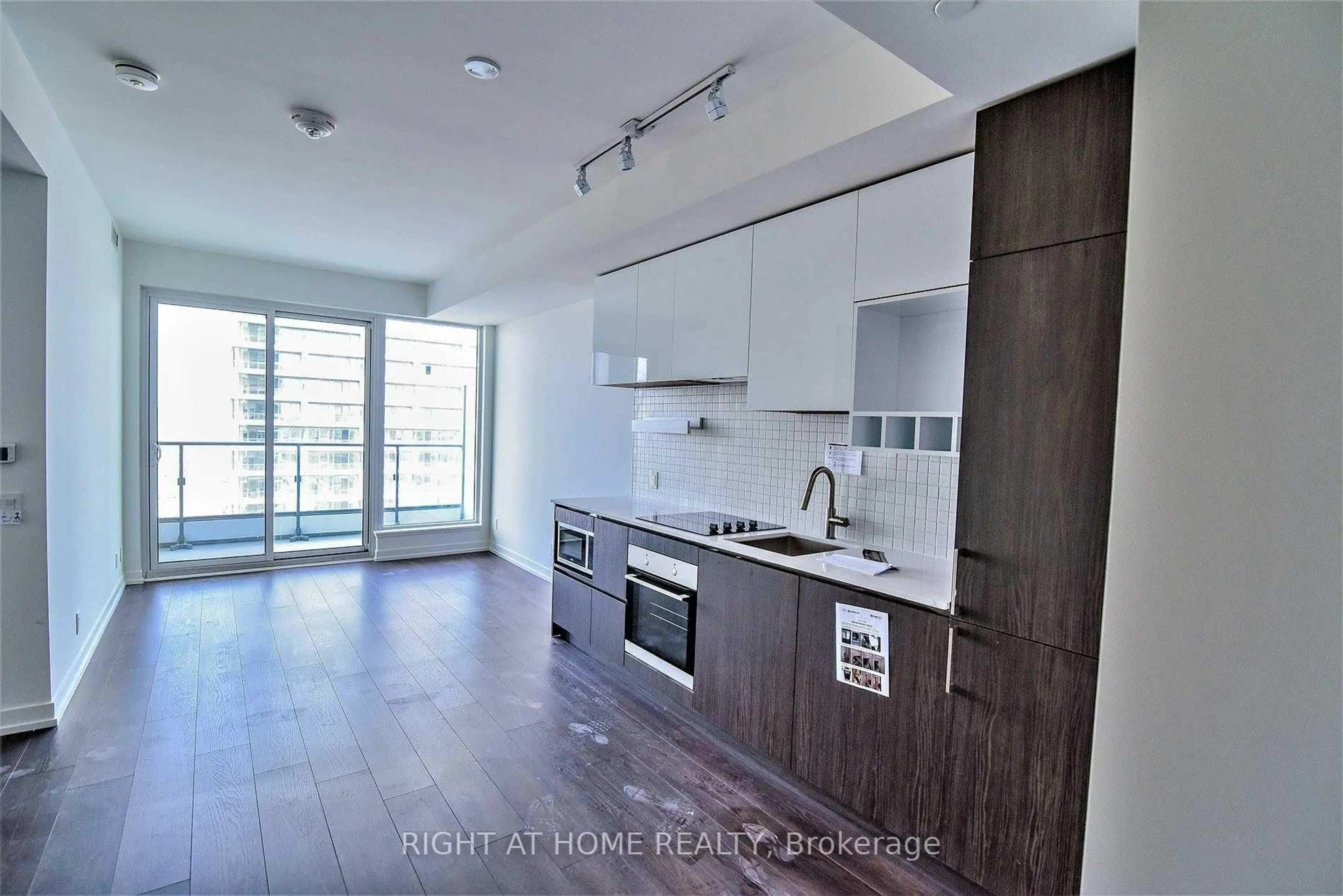 Standard kitchen, unknown for 5 Buttermill Ave #4701, Vaughan Ontario L4K 0J5