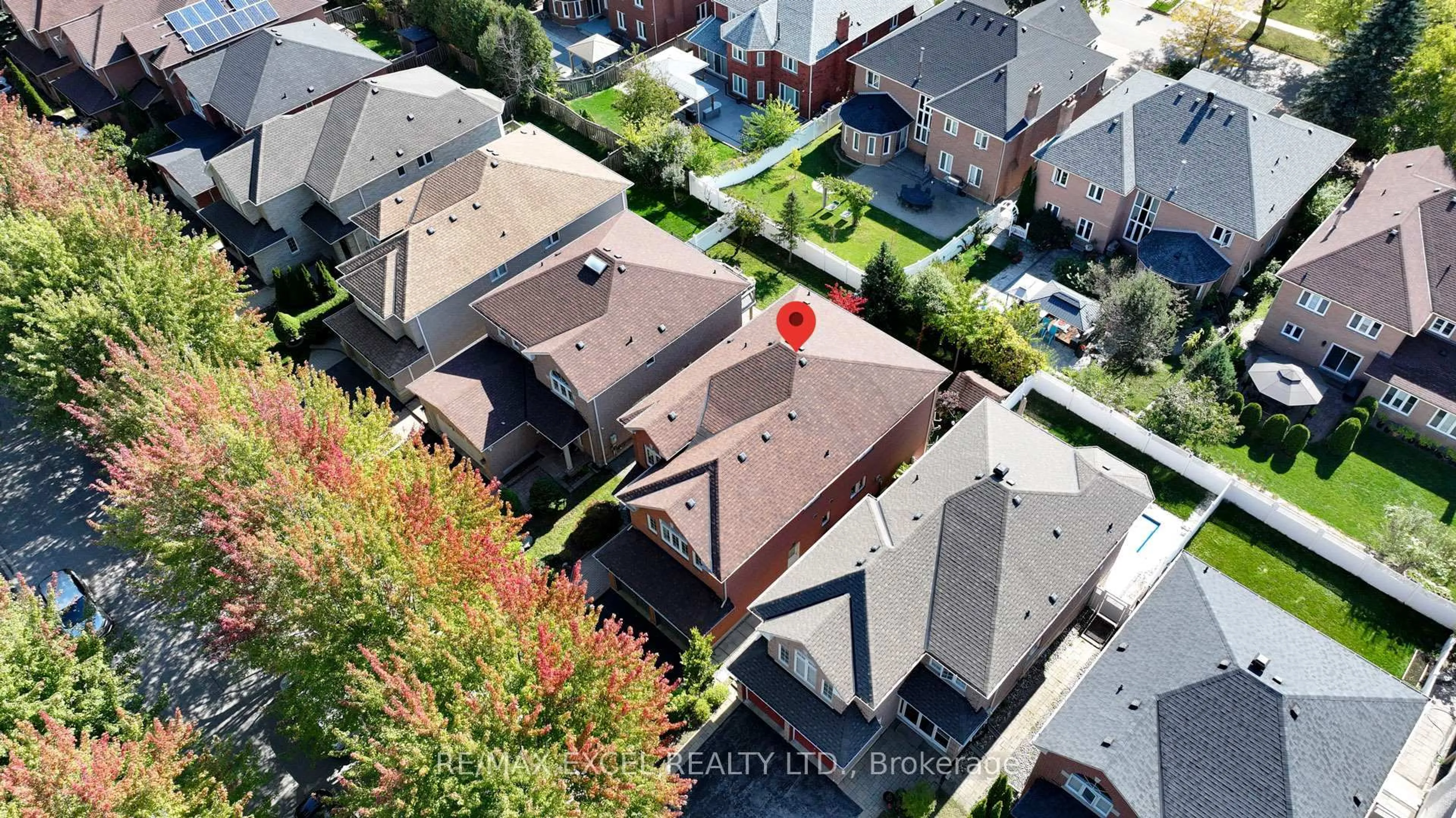 A pic from outside/outdoor area/front of a property/back of a property/a pic from drone, unknown for 65 Falling River Dr, Richmond Hill Ontario L4S 2R3