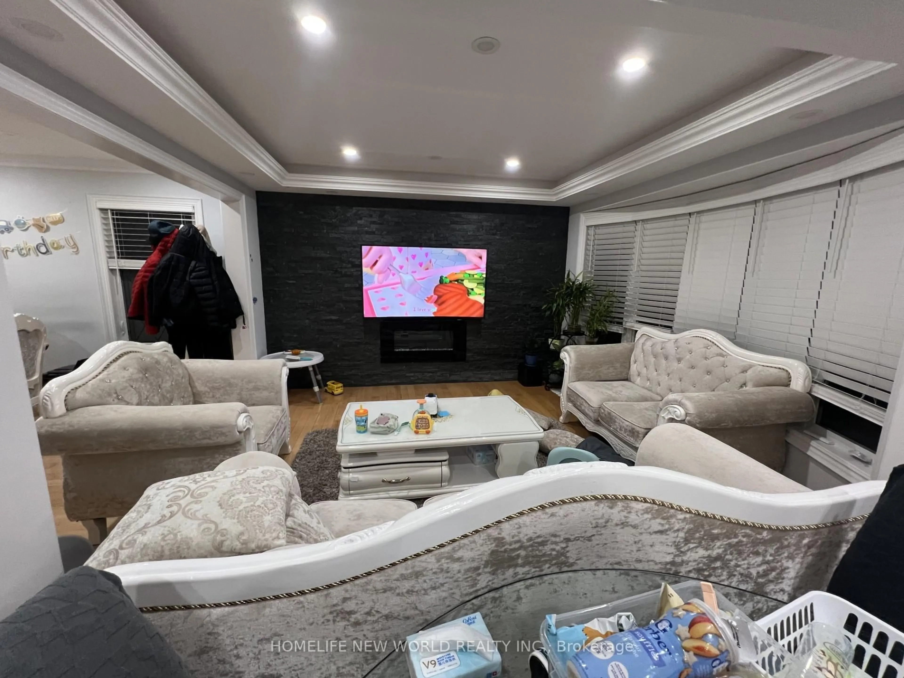 Home theater for 22 Whiterose Lane, Whitchurch-Stouffville Ontario L4A 0Z7