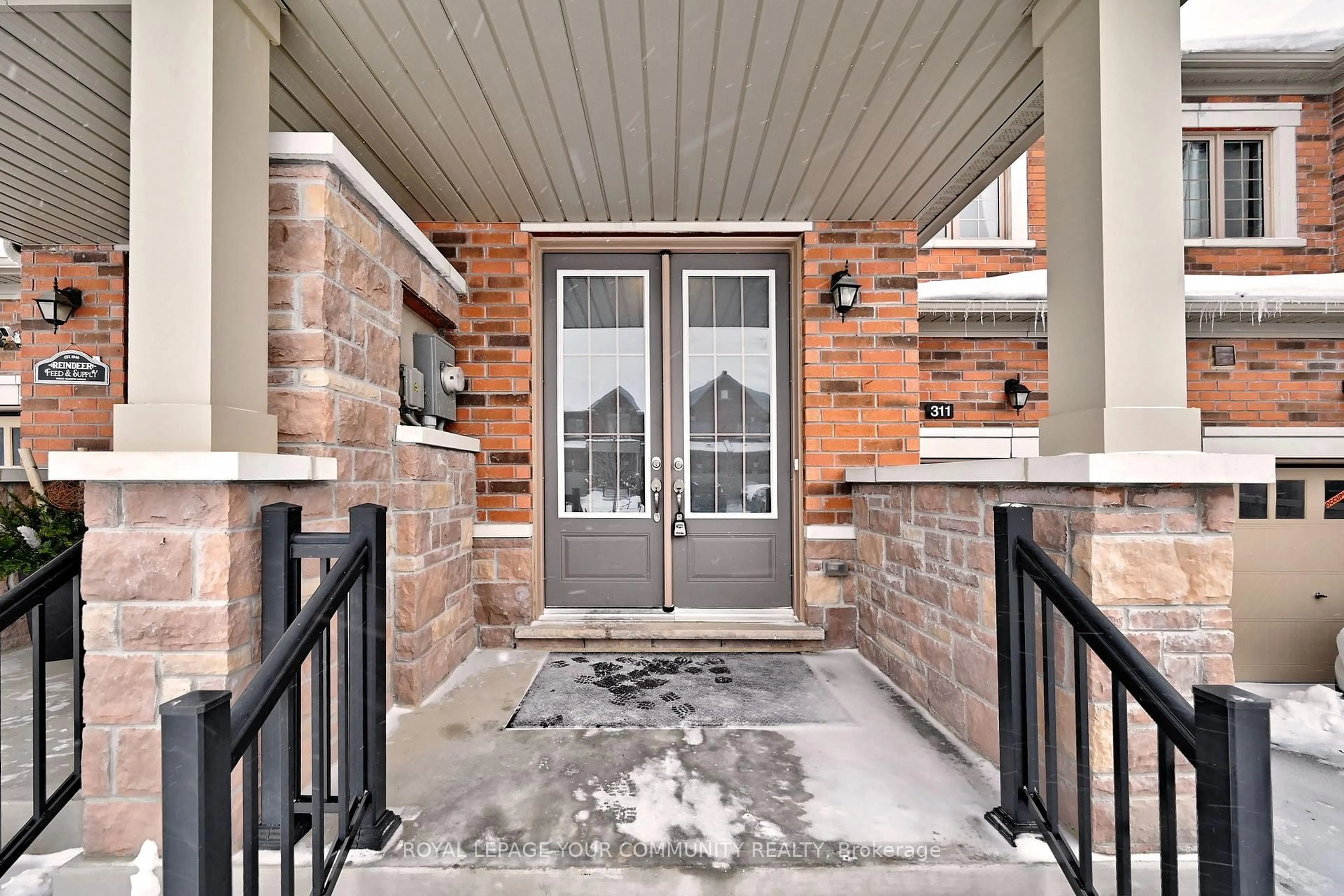 Indoor entryway for 311 Silk Twist Dr, East Gwillimbury Ontario L9N 0V4