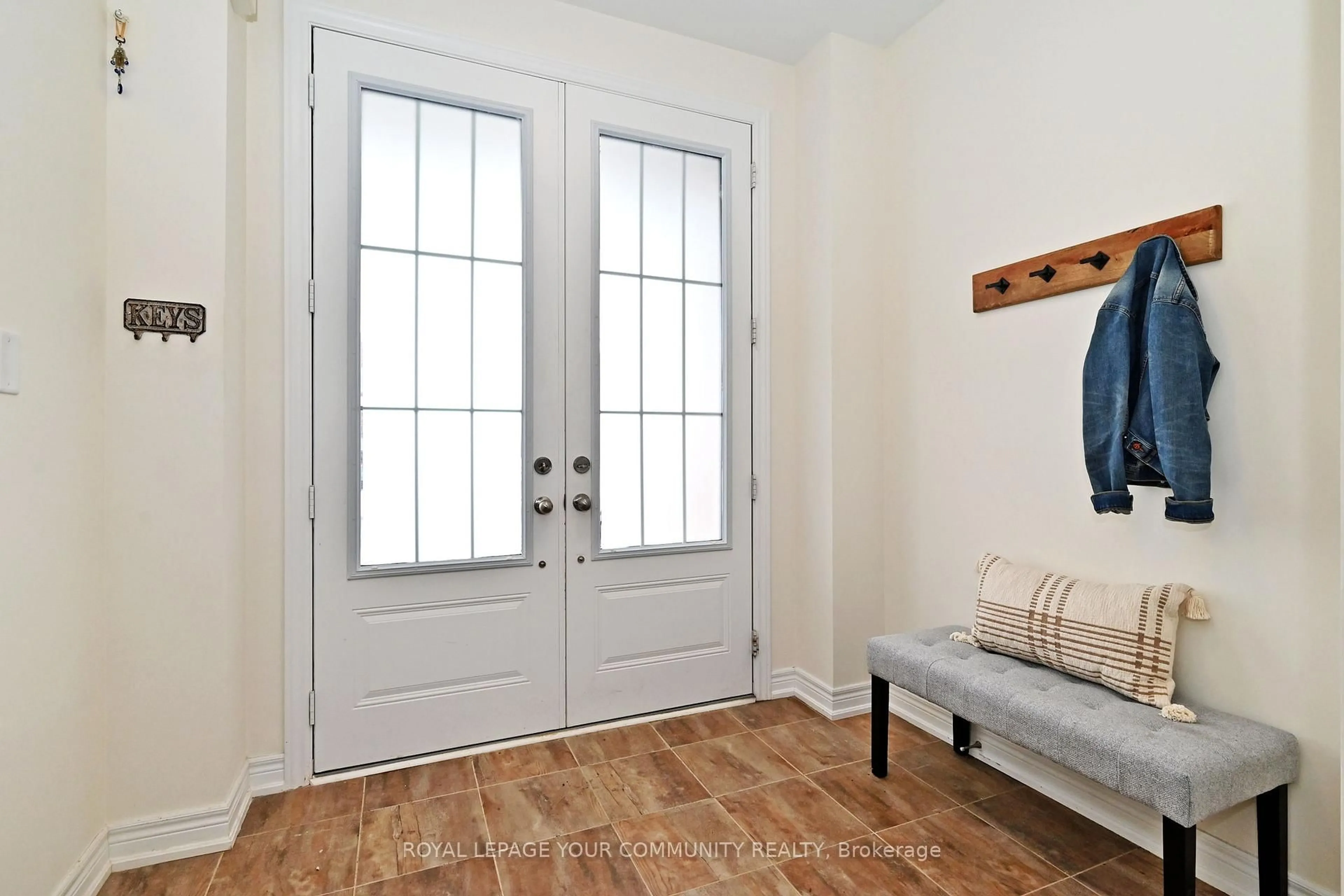 Indoor entryway for 311 Silk Twist Dr, East Gwillimbury Ontario L9N 0V4