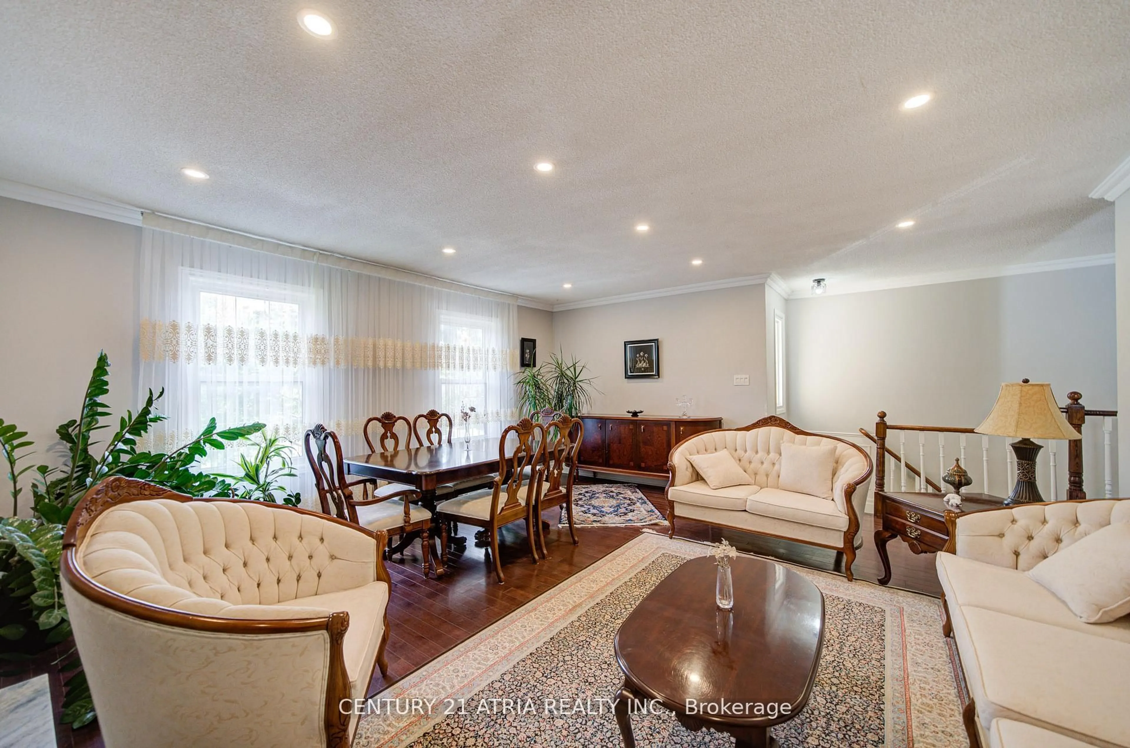 Living room with furniture, wood/laminate floor for 18 Park Lane Circ, Richmond Hill Ontario L4C 6S8