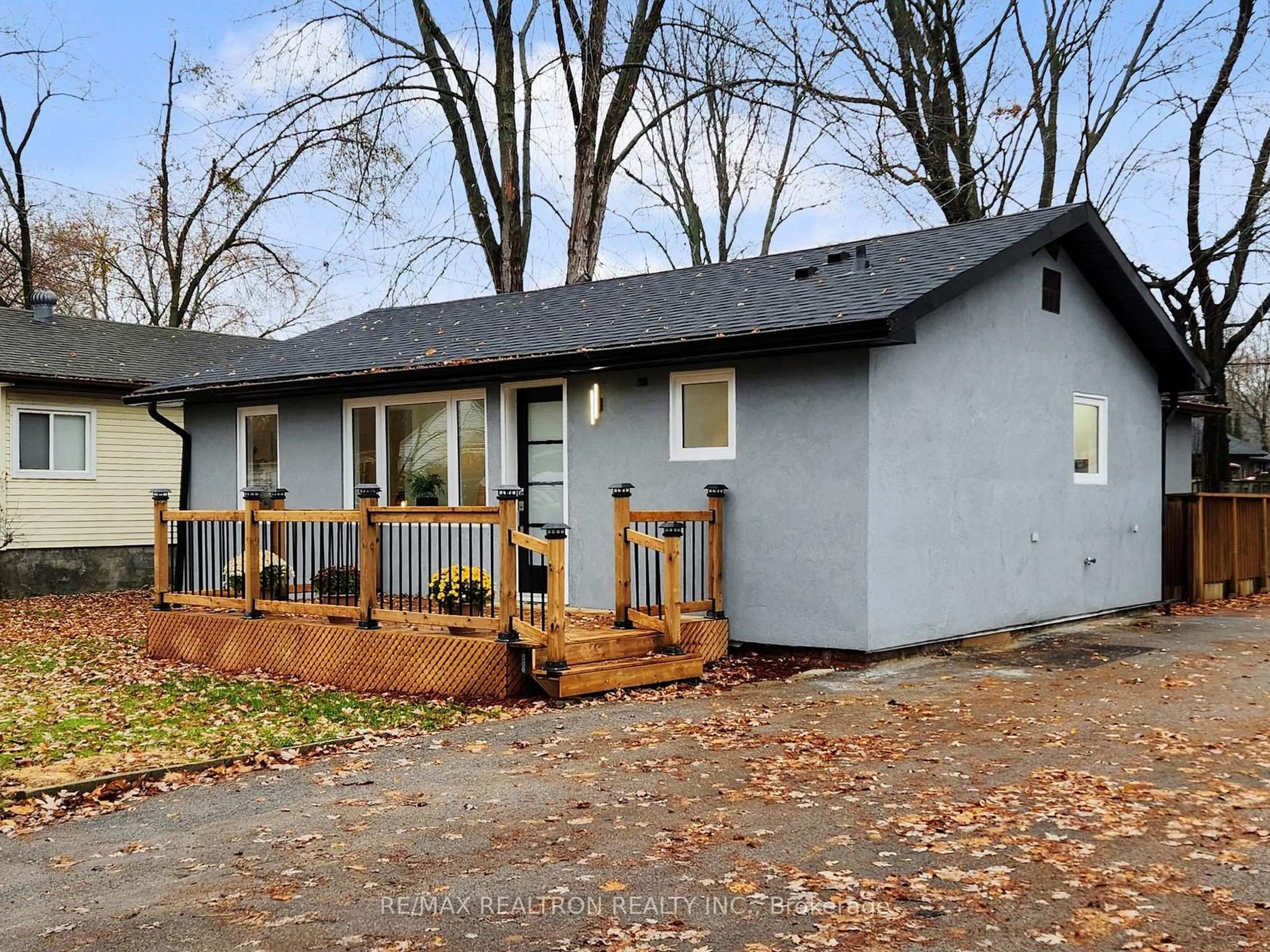 Home with vinyl exterior material, street for 267 Pine Beach Dr, Georgina Ontario L4P 2V7