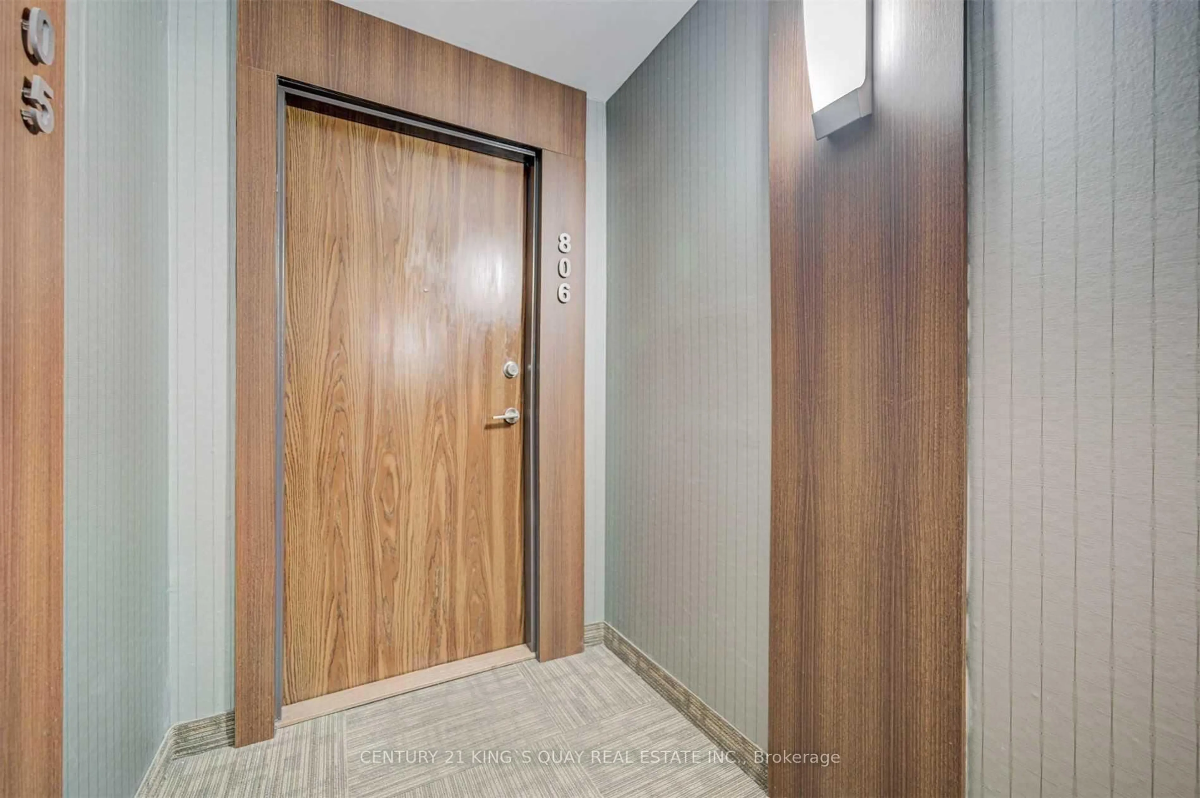 Indoor foyer for 8323 Kennedy Rd #806, Markham Ontario L3R 5W7