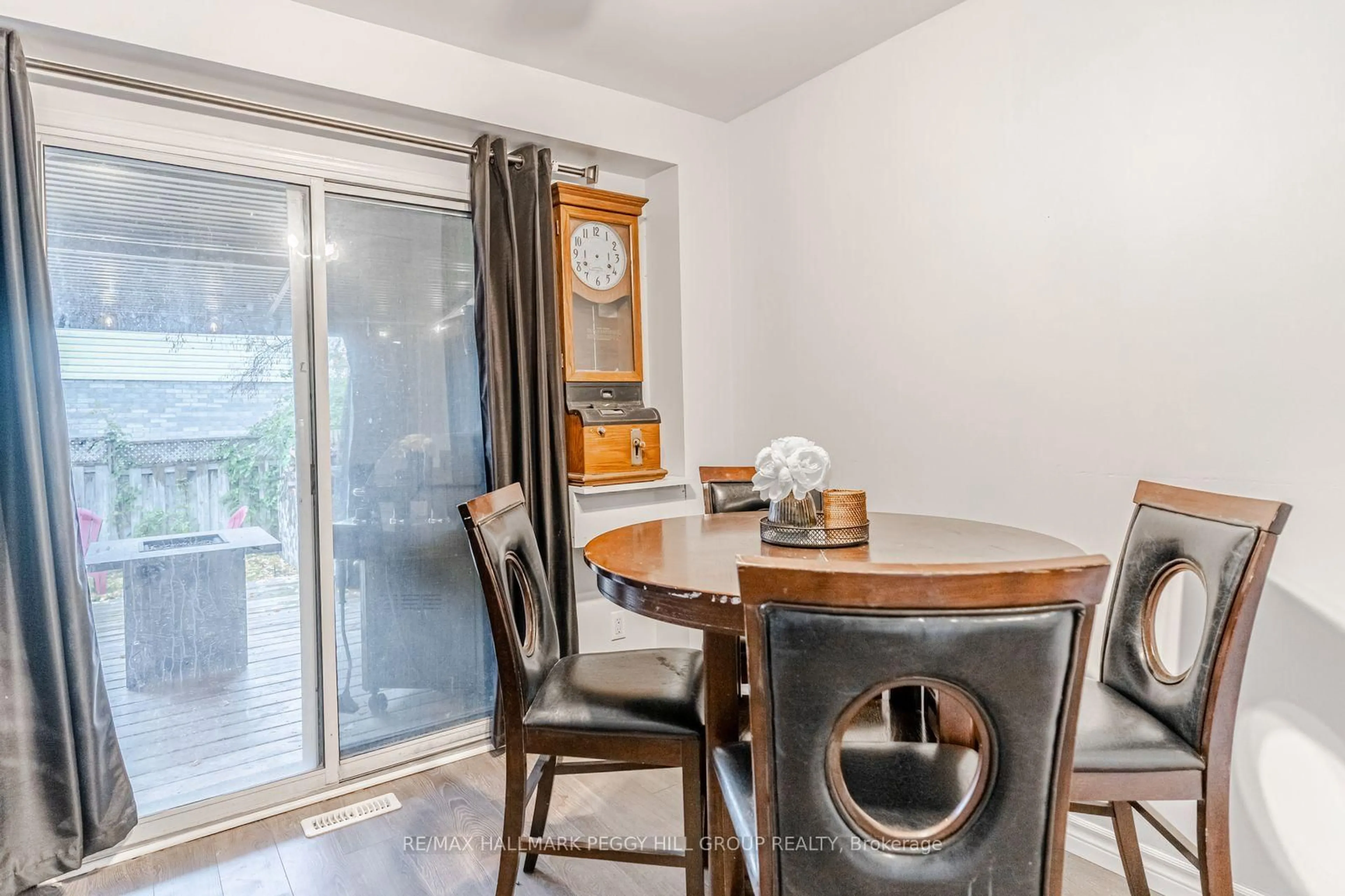 Dining room, wood/laminate floor for 2185 Ferguson St, Innisfil Ontario L9S 1X6