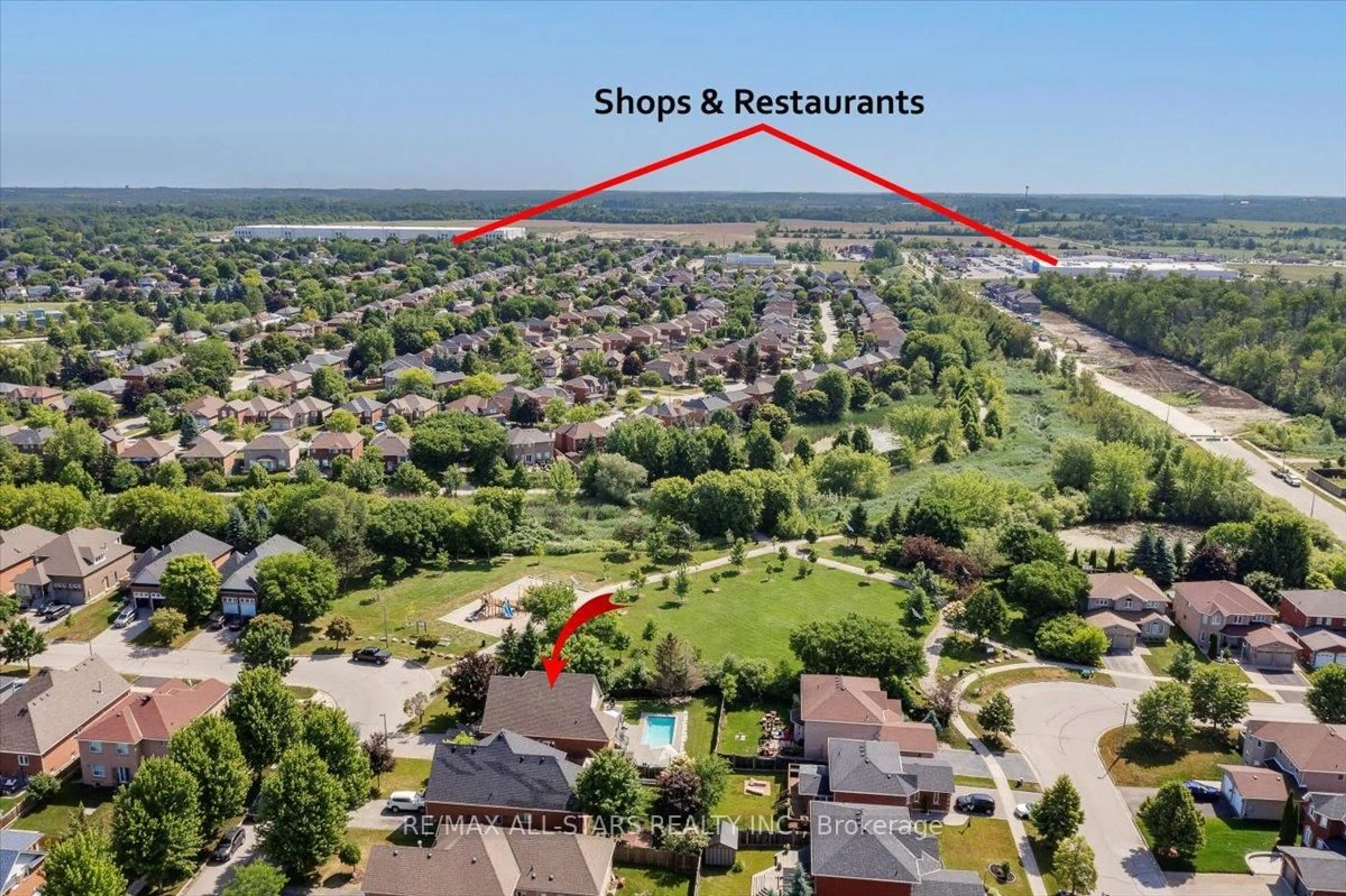 A pic from outside/outdoor area/front of a property/back of a property/a pic from drone, street for 98 Bayview Ave, Georgina Ontario L4P 2S9