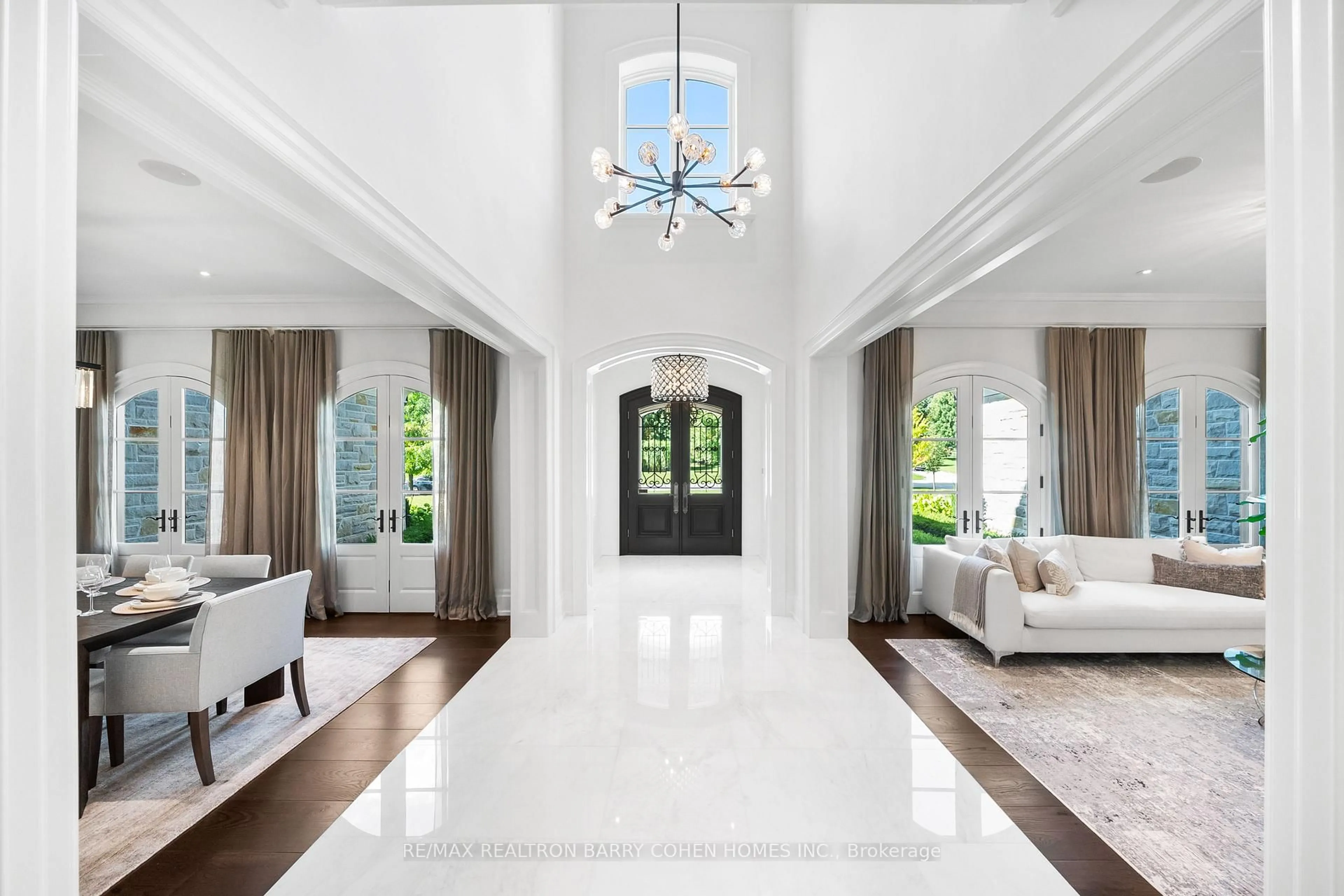 Indoor entryway for 116 Eden Vale Dr, King Ontario L7B 1L9