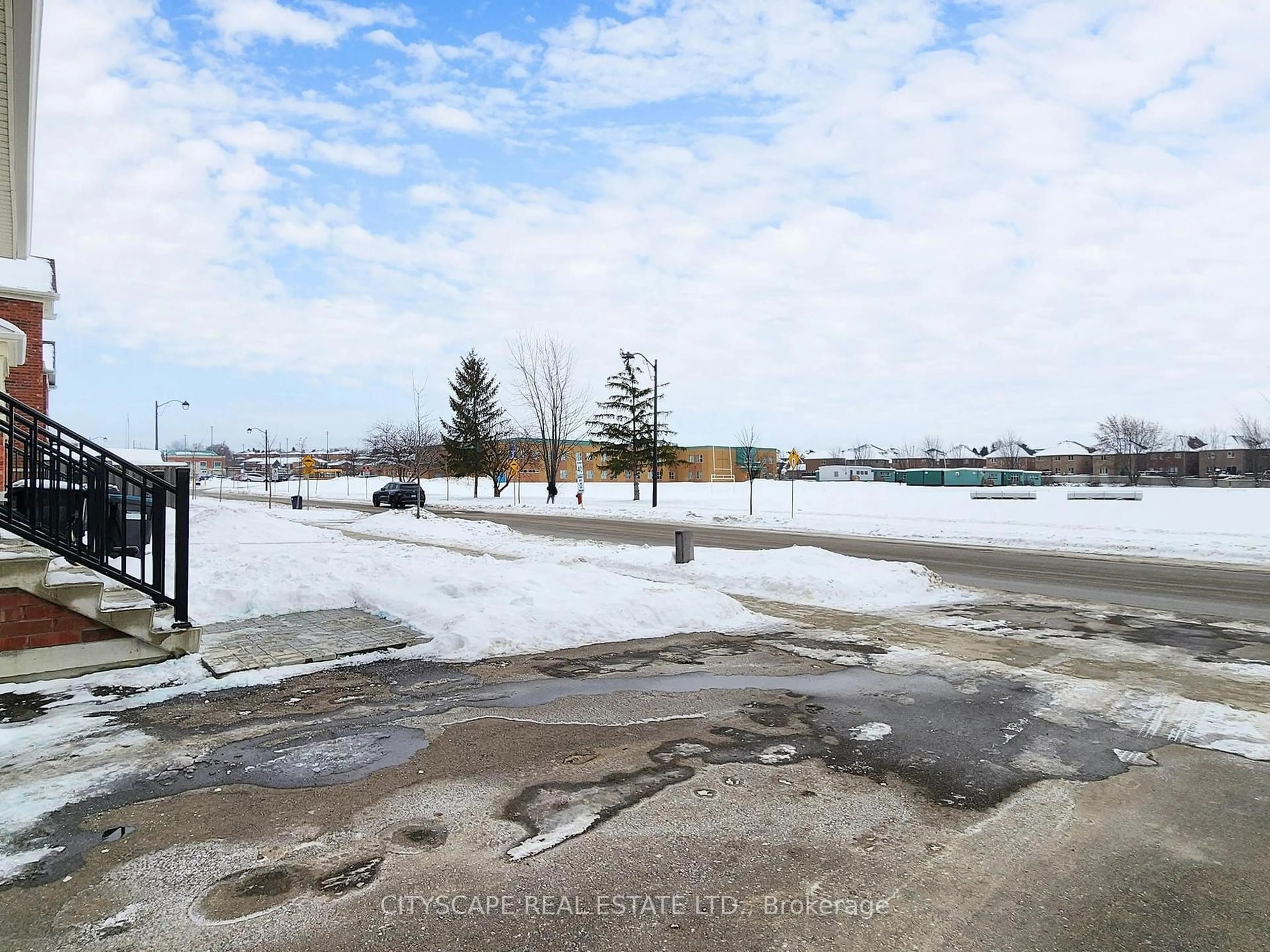 Parking for 98 Veterans St, Bradford West Gwillimbury Ontario L3Z 4H7