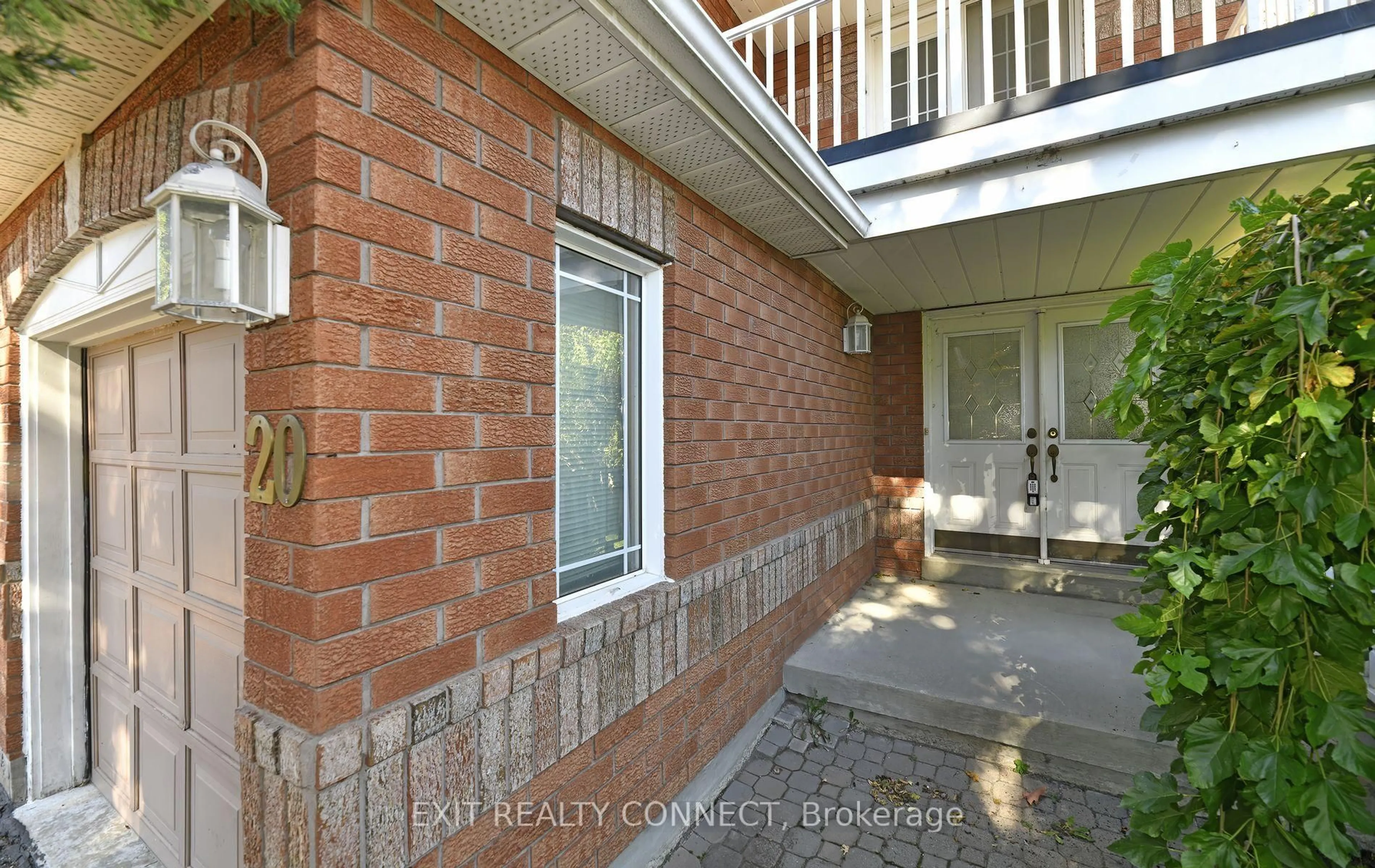 Indoor entryway for 20 Rinaldo Rd, Georgina Ontario L4P 3X9