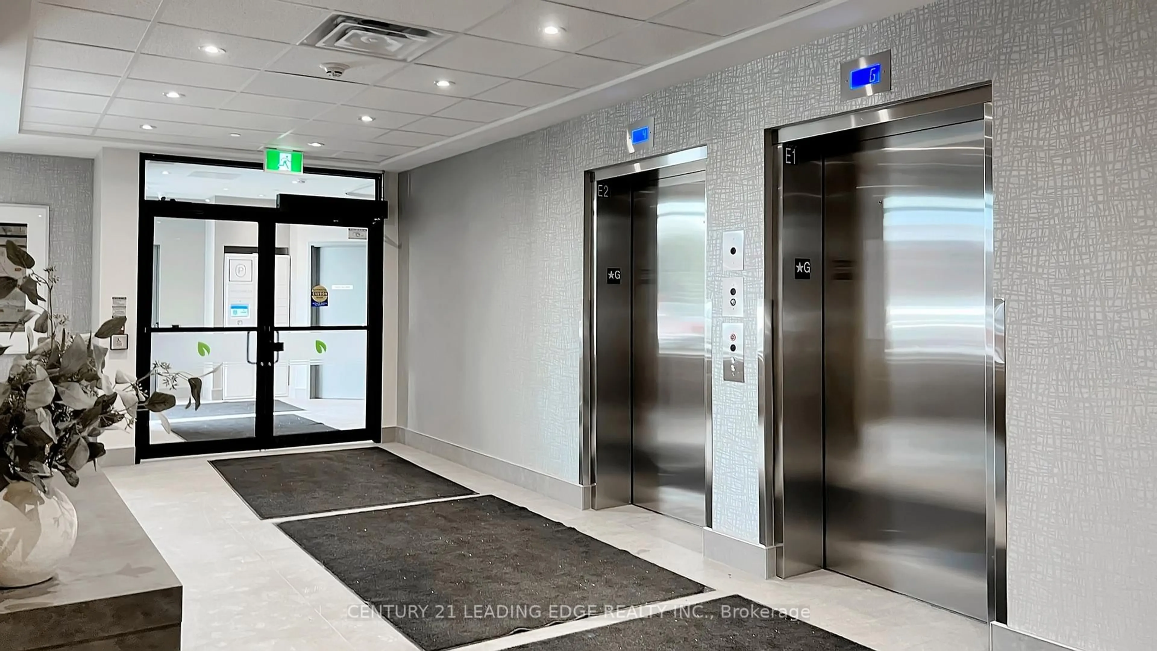 Indoor foyer for 5917 Main St #602, Whitchurch-Stouffville Ontario L4A 5G4