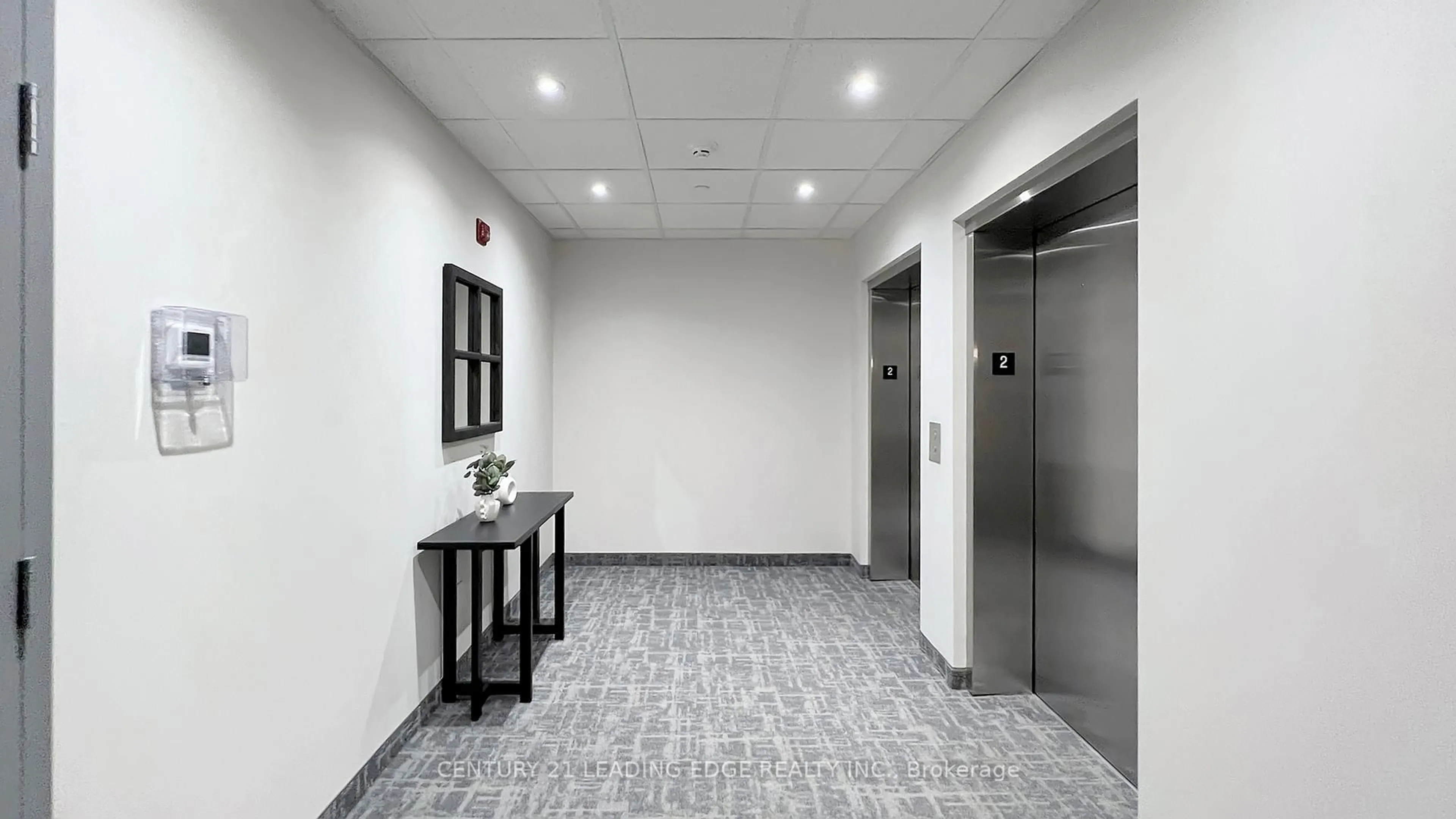 Indoor foyer for 5917 Main St #602, Whitchurch-Stouffville Ontario L4A 5G4