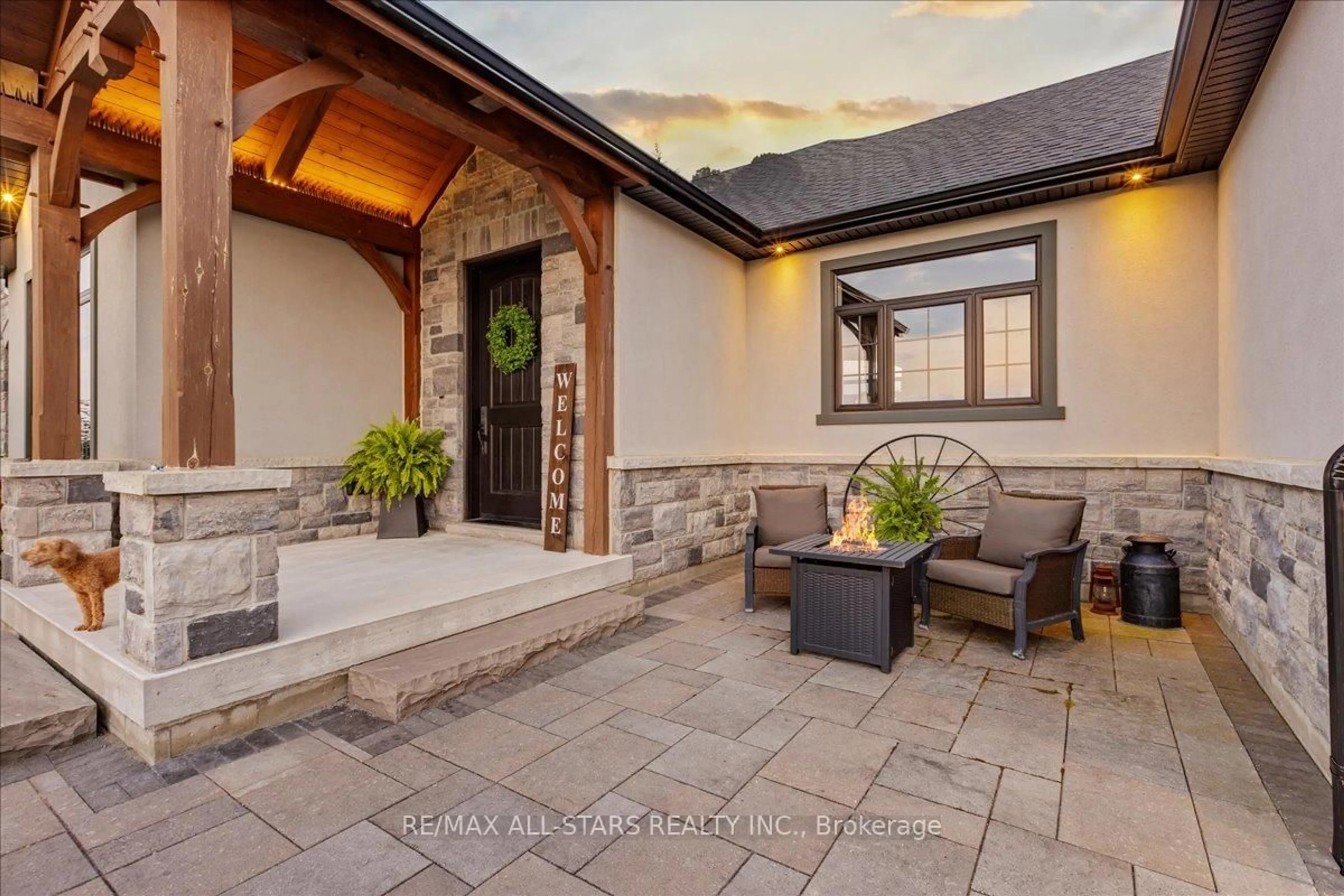 Patio, street for 247 Ravencrest Rd, Georgina Ontario L0E 1R0