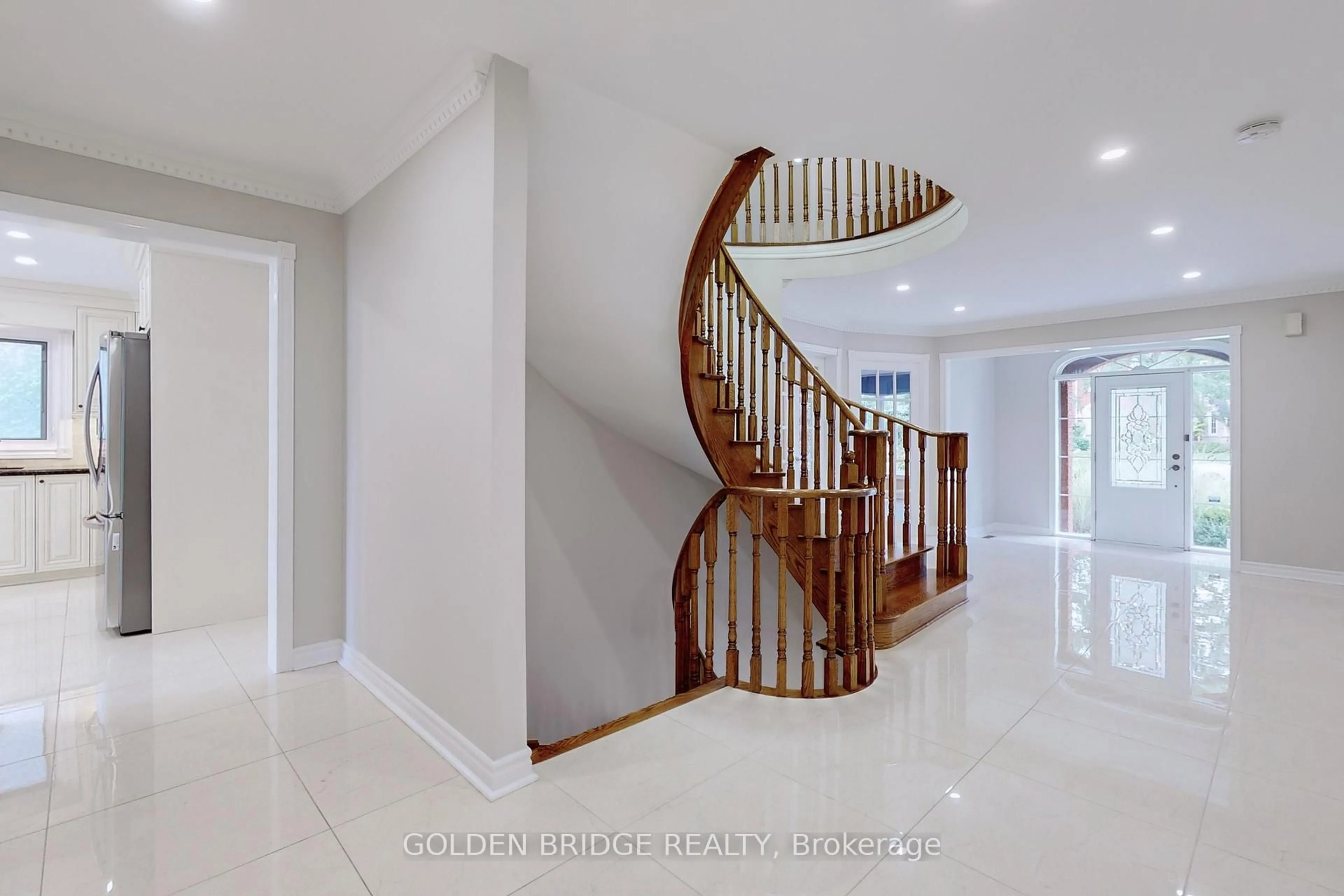 Stairs for 909 Stonehaven Ave, Newmarket Ontario L3X 1P2