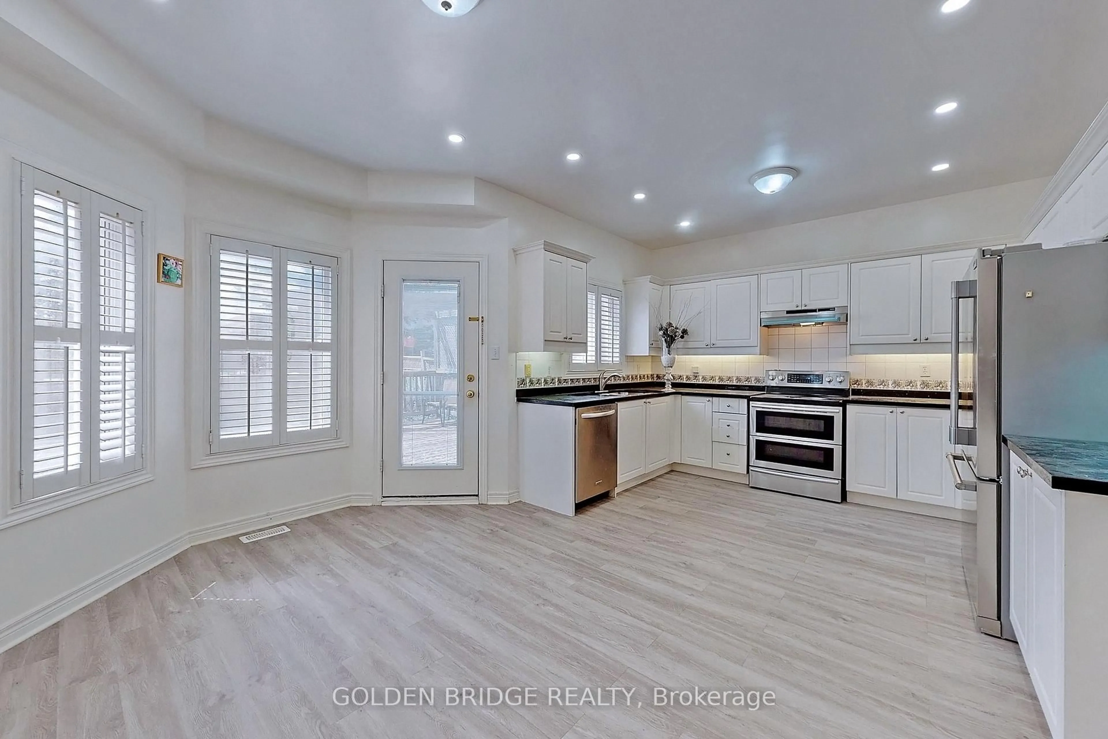 Open concept kitchen, unknown for 150 Larratt Lane, Richmond Hill Ontario L4C 0E7