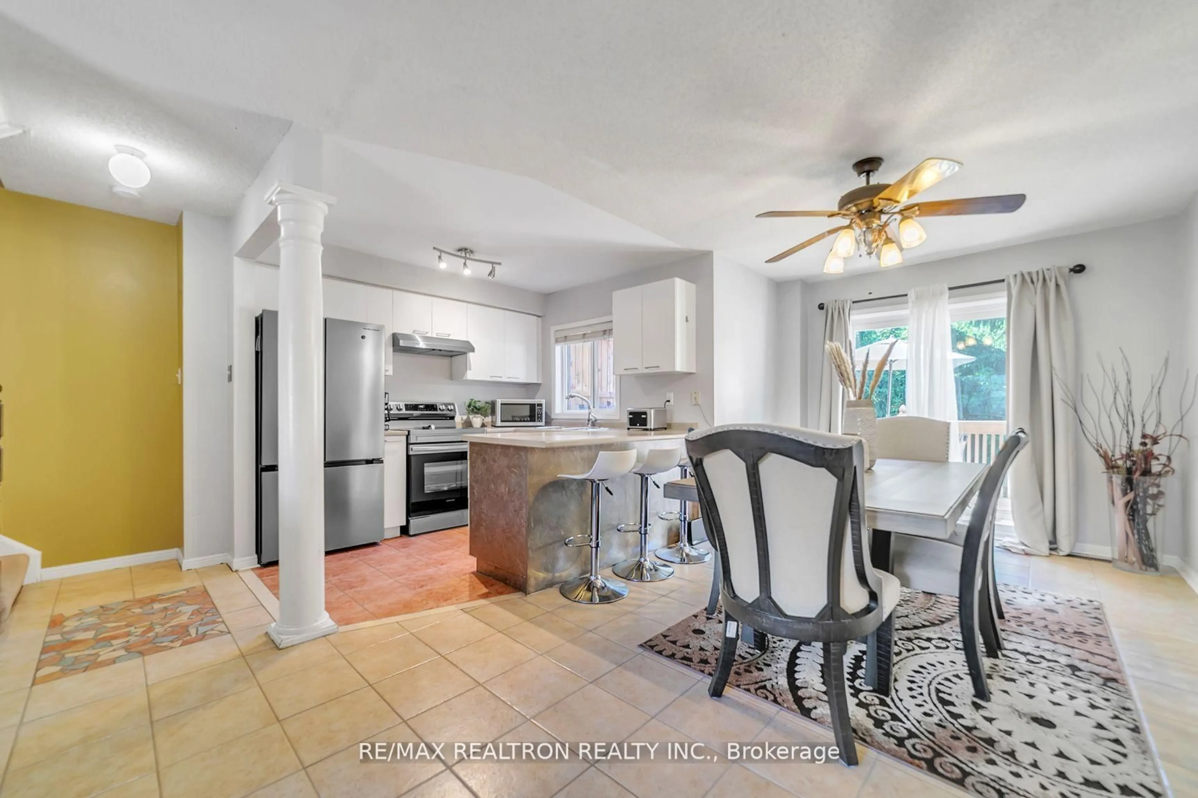 Open concept kitchen, ceramic/tile floor for 541 Bondi Ave, Newmarket Ontario L3Y 8R5