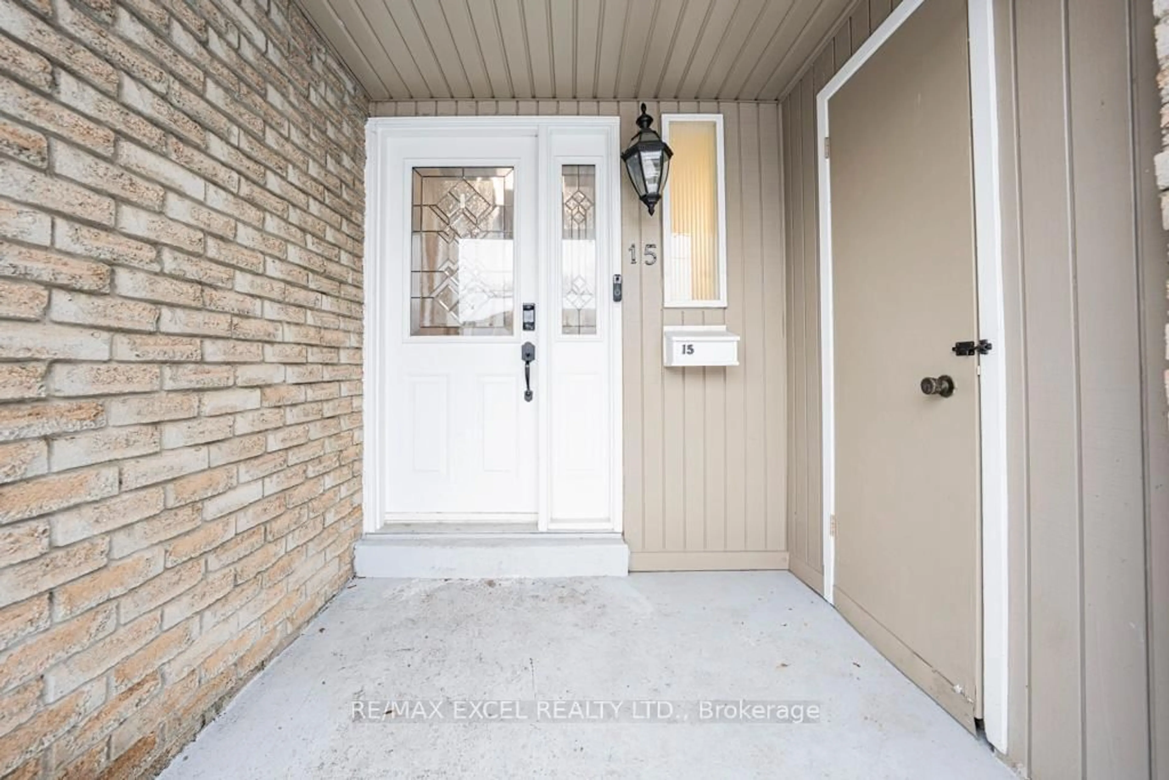 Indoor entryway for 15 Knightsbridge Way, Markham Ontario L3P 3W4