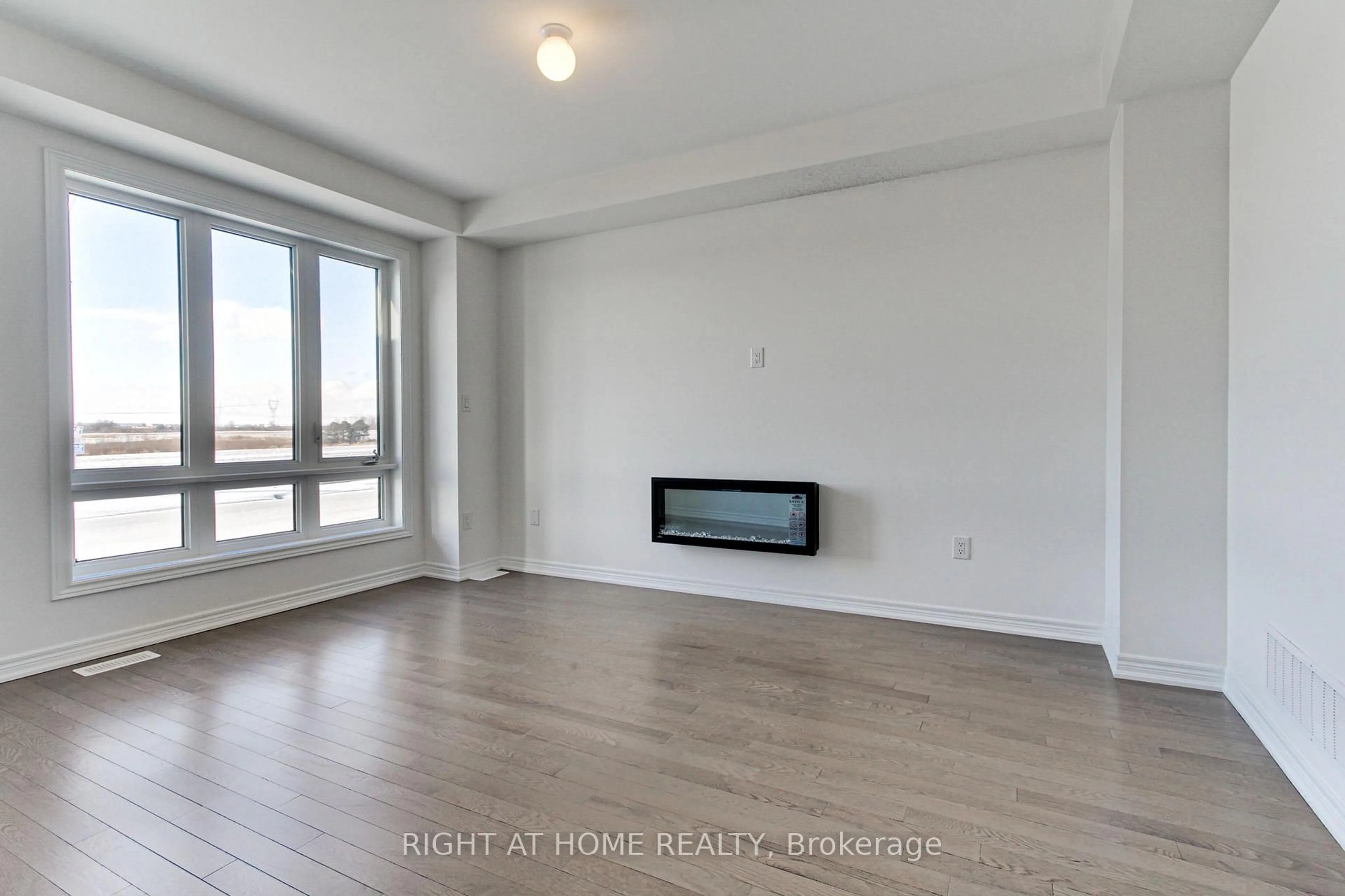 A pic of a room for 10173 Huntington Rd, Vaughan Ontario L4H 5J5