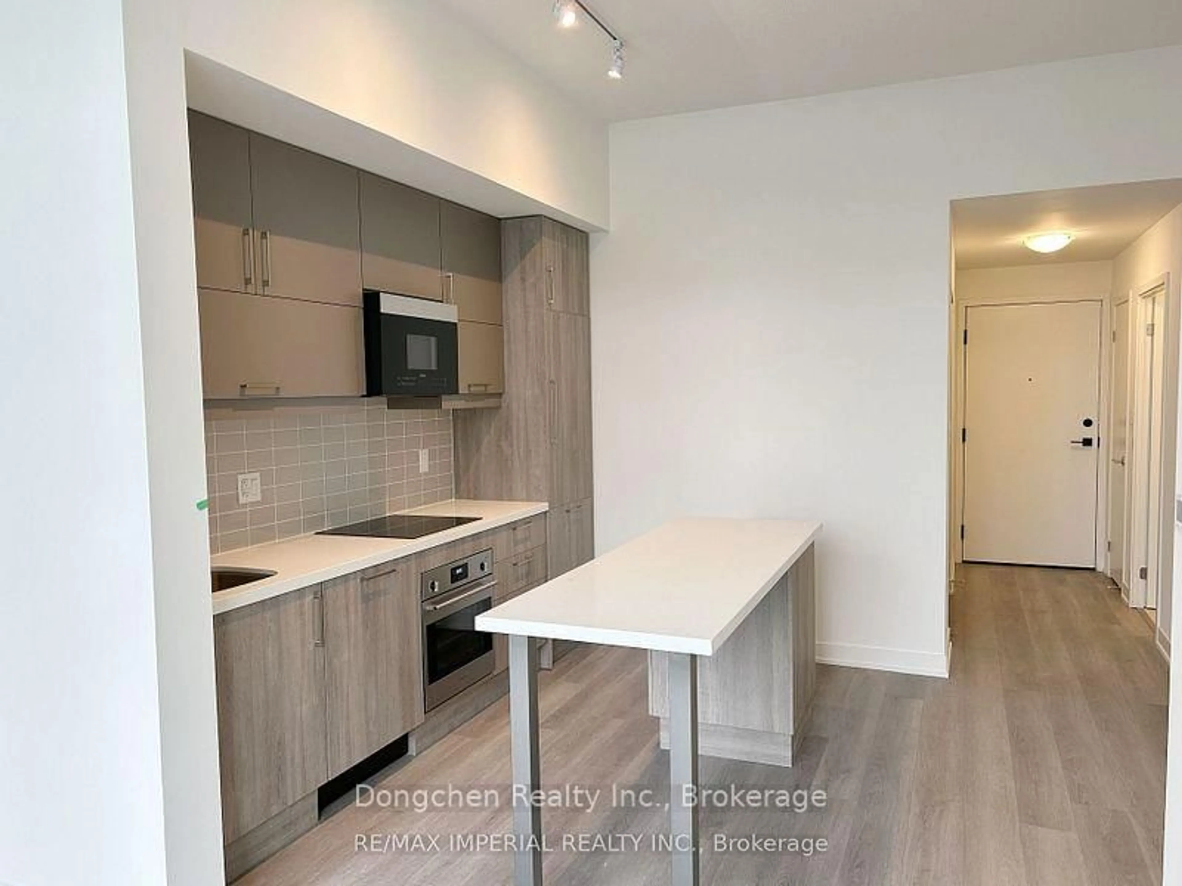 Standard kitchen, wood/laminate floor for 292 Verdale Crossing #508, Markham Ontario L6G 0H6