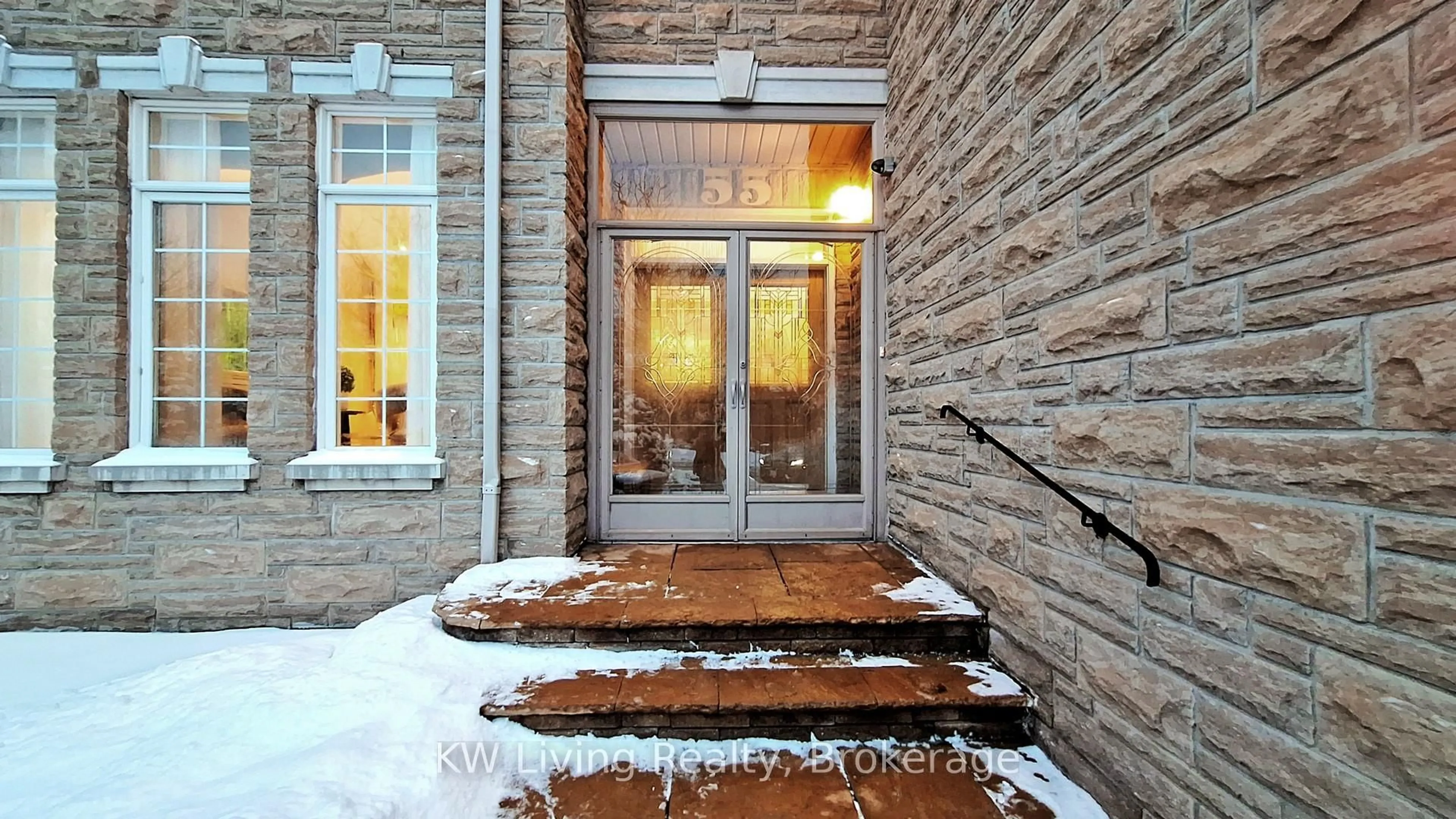 Indoor entryway for 55 Frybrook Cres, Richmond Hill Ontario L5B 4B9